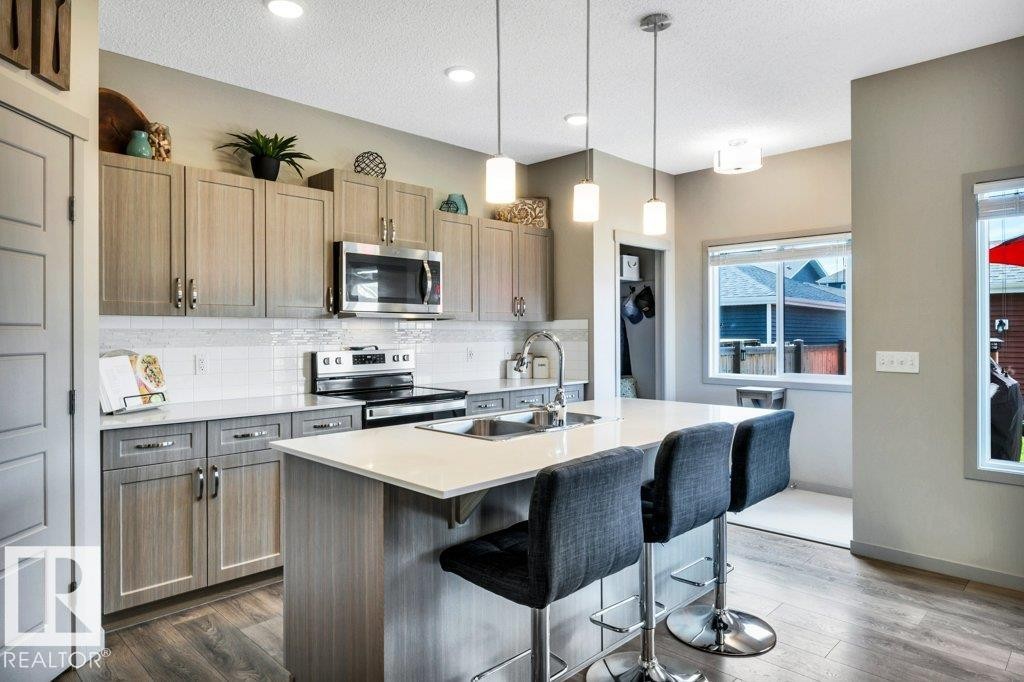 536 Ebbers Way Nw, Edmonton, AB - Indoor Photo Showing Kitchen With Upgraded Kitchen
