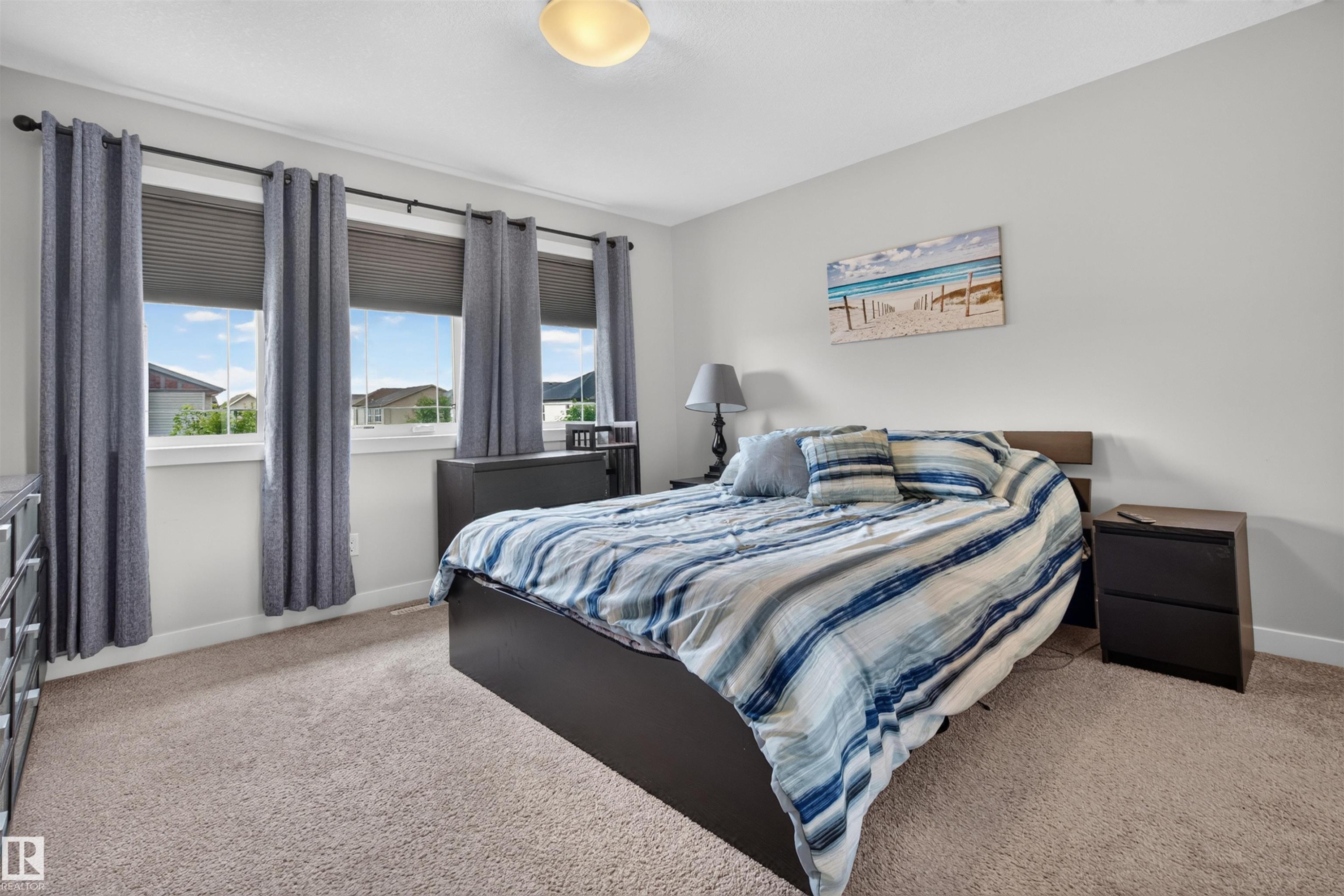 1541 Secord Road Nw, Edmonton, AB - Indoor Photo Showing Bedroom