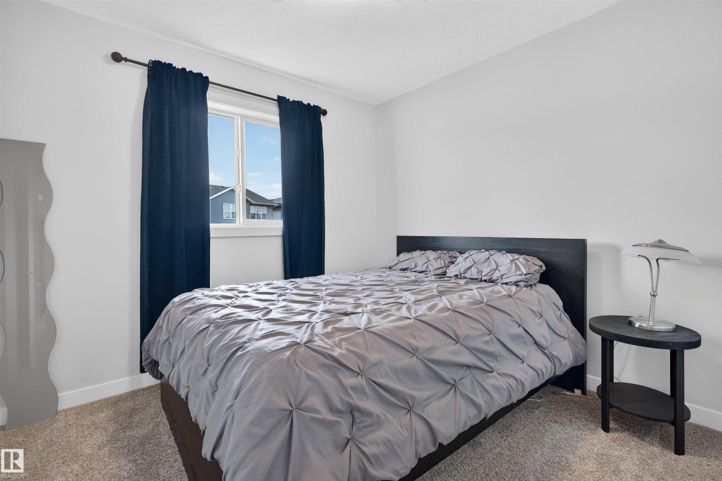 1541 Secord Road Nw, Edmonton, AB - Indoor Photo Showing Bedroom