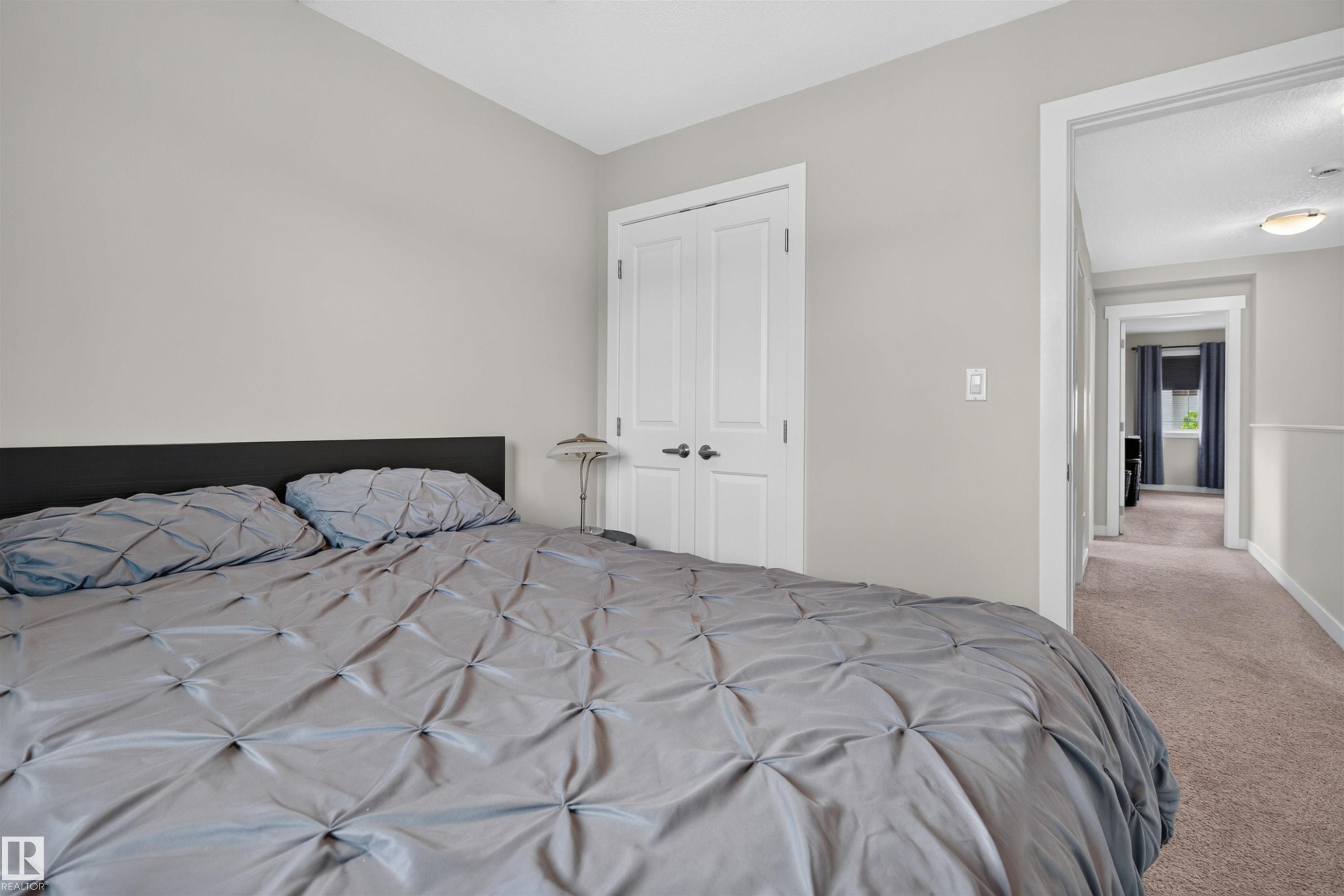 1541 Secord Road Nw, Edmonton, AB - Indoor Photo Showing Bedroom