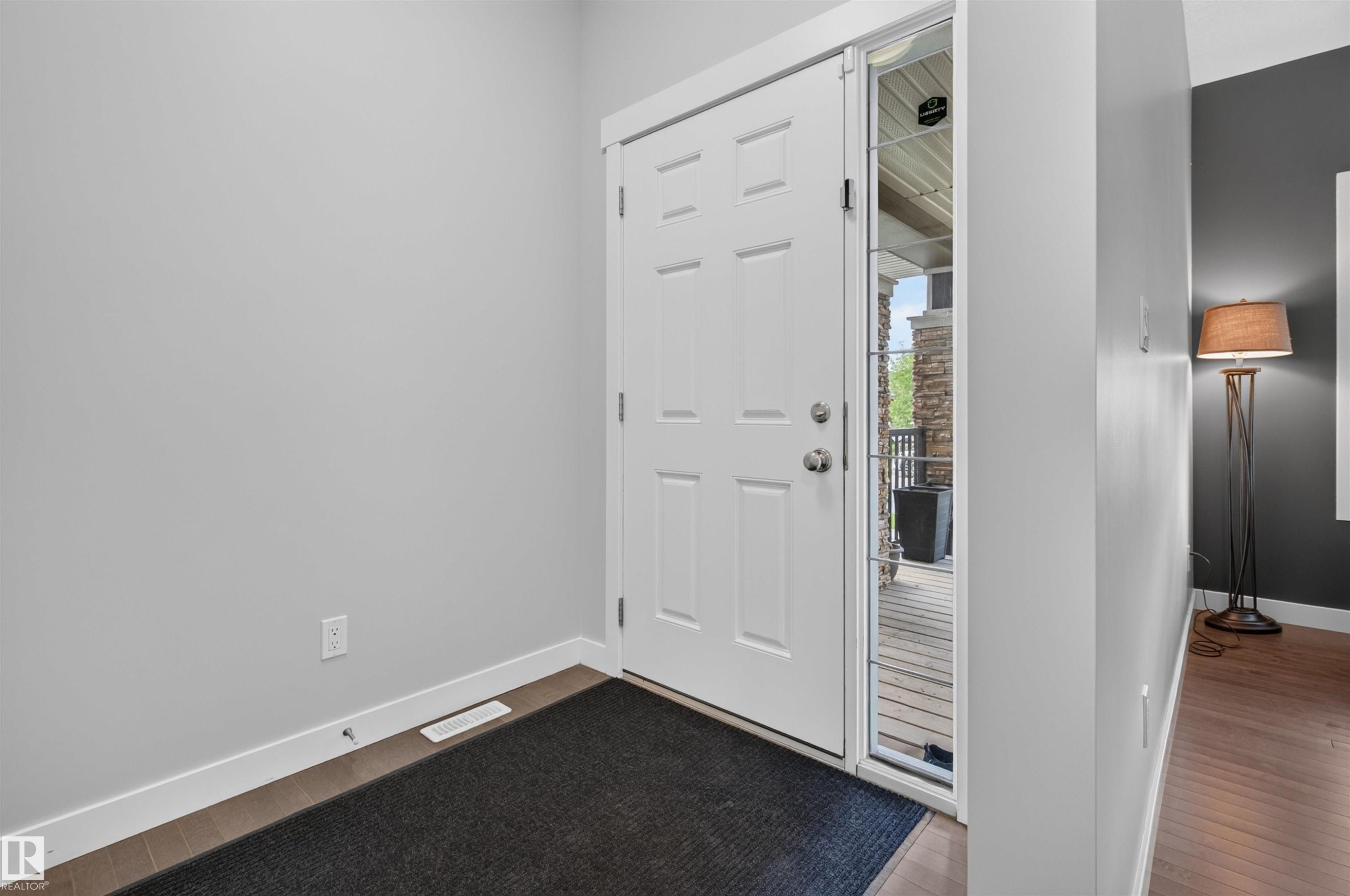 1541 Secord Road Nw, Edmonton, AB - Indoor Photo Showing Other Room