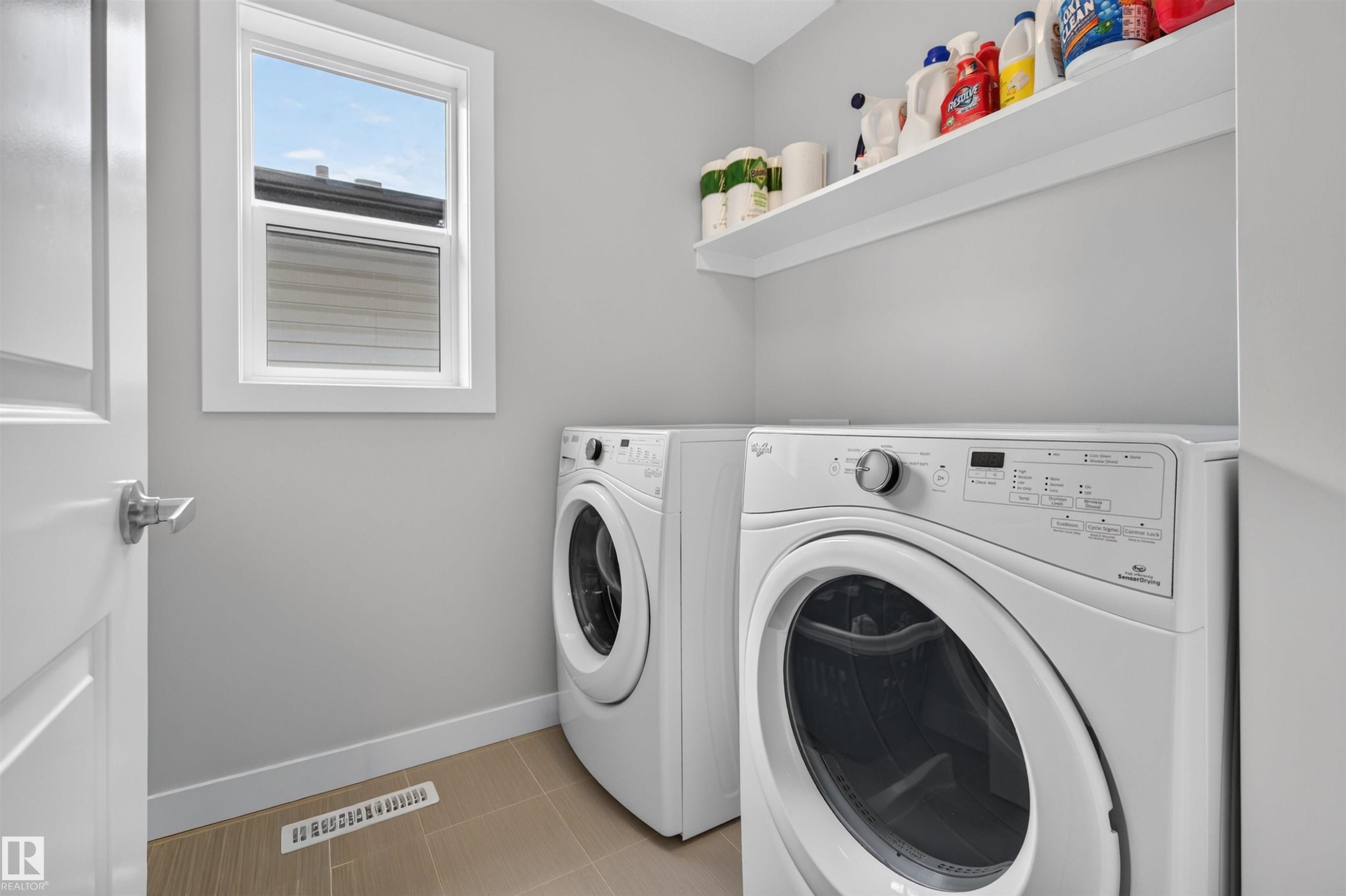 1541 Secord Road Nw, Edmonton, AB - Indoor Photo Showing Laundry Room