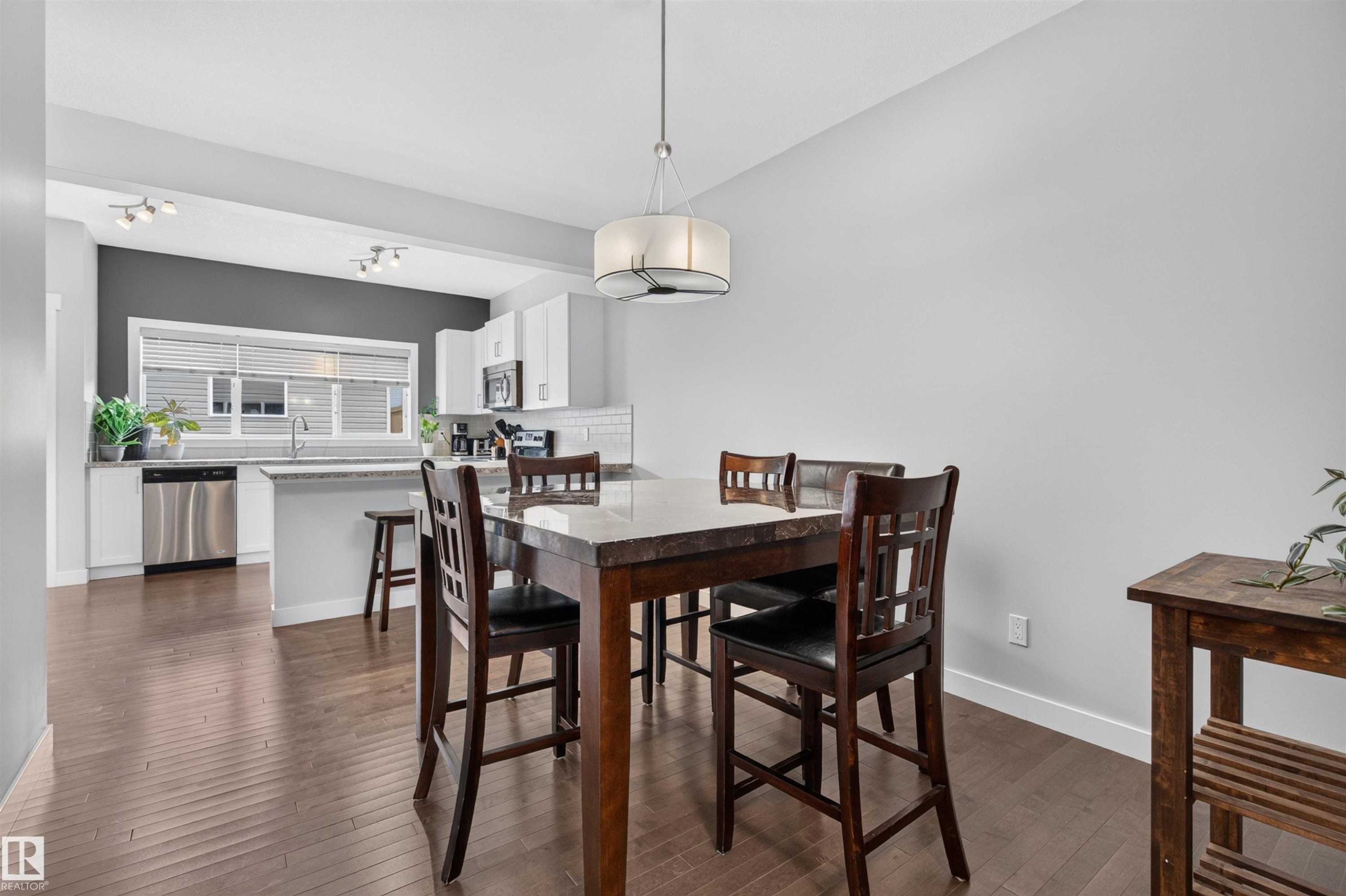 1541 Secord Road Nw, Edmonton, AB - Indoor Photo Showing Dining Room
