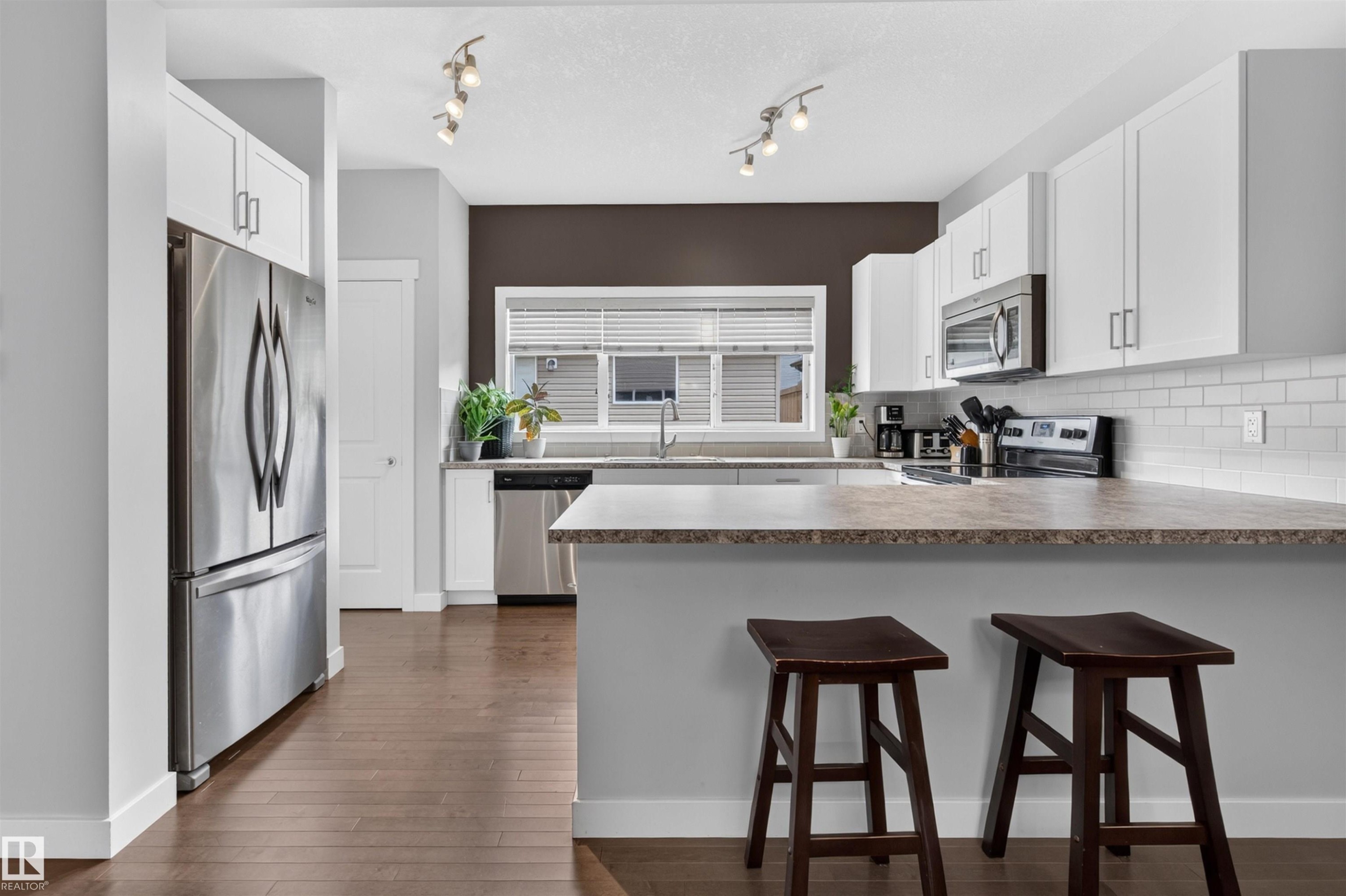 1541 Secord Road Nw, Edmonton, AB - Indoor Photo Showing Kitchen With Double Sink With Upgraded Kitchen