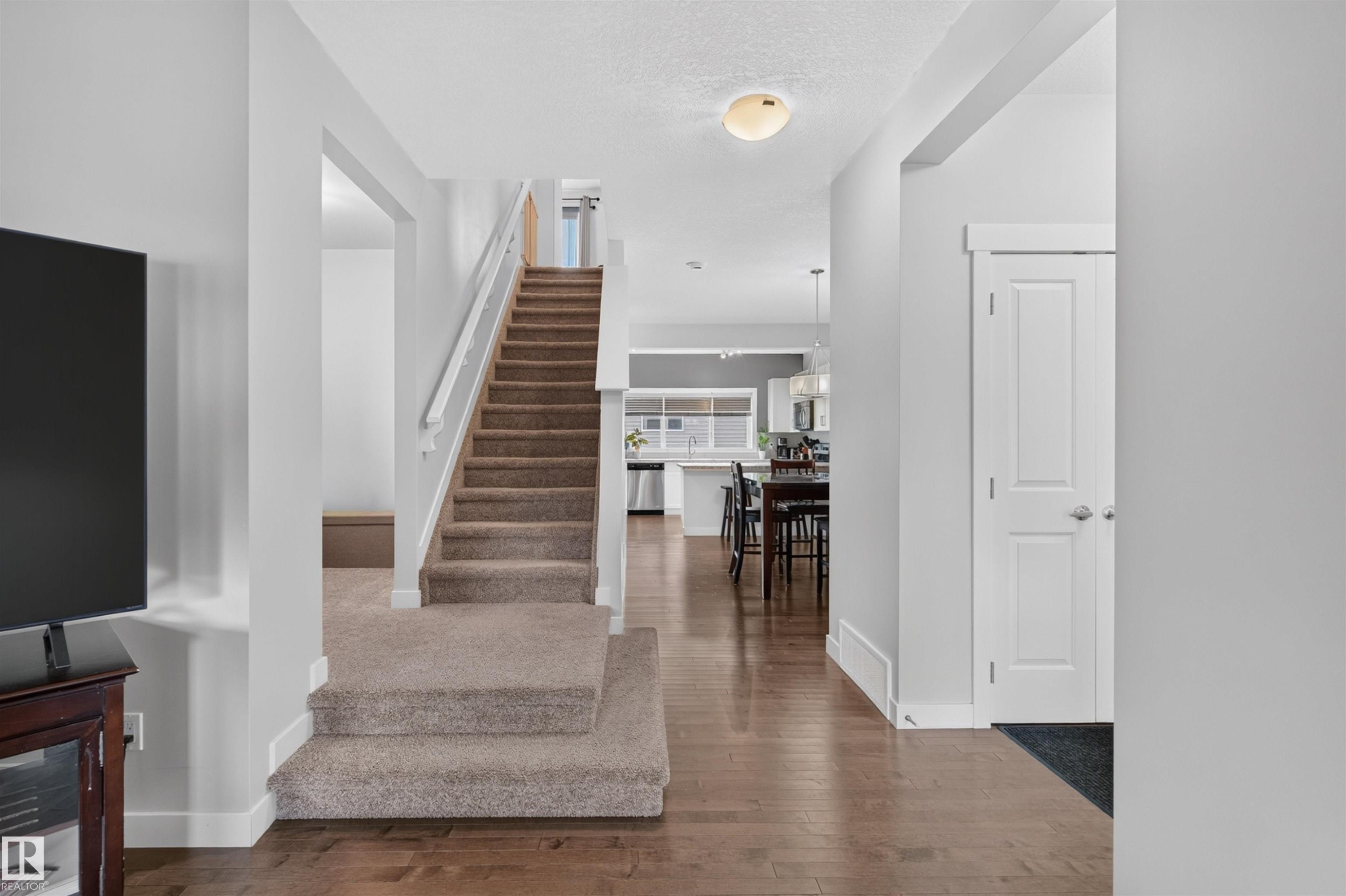 1541 Secord Road Nw, Edmonton, AB - Indoor Photo Showing Other Room