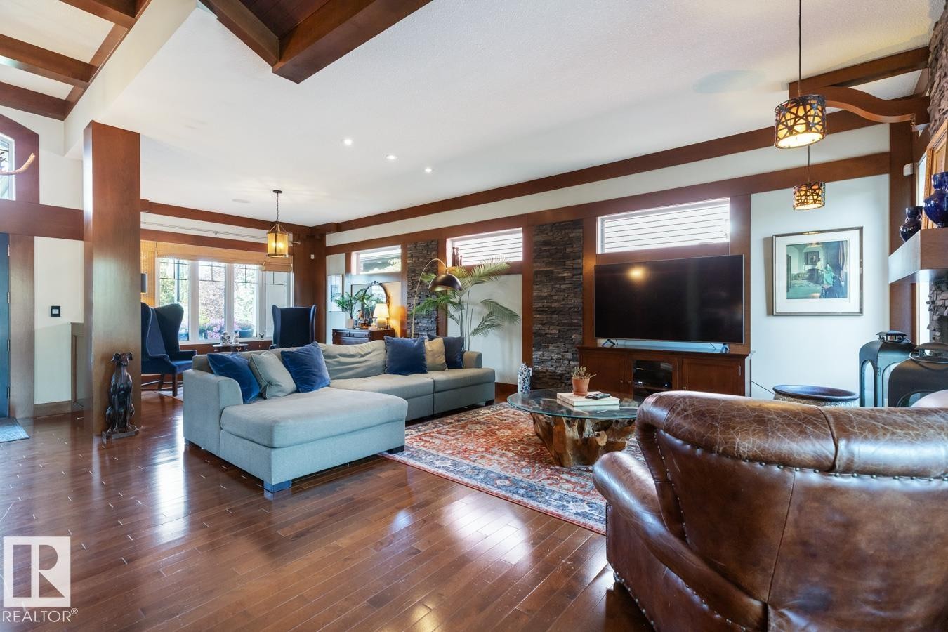 4023 Whispering River Drive Nw, Edmonton, AB - Indoor Photo Showing Living Room