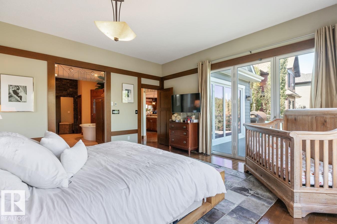 4023 Whispering River Drive Nw, Edmonton, AB - Indoor Photo Showing Bedroom