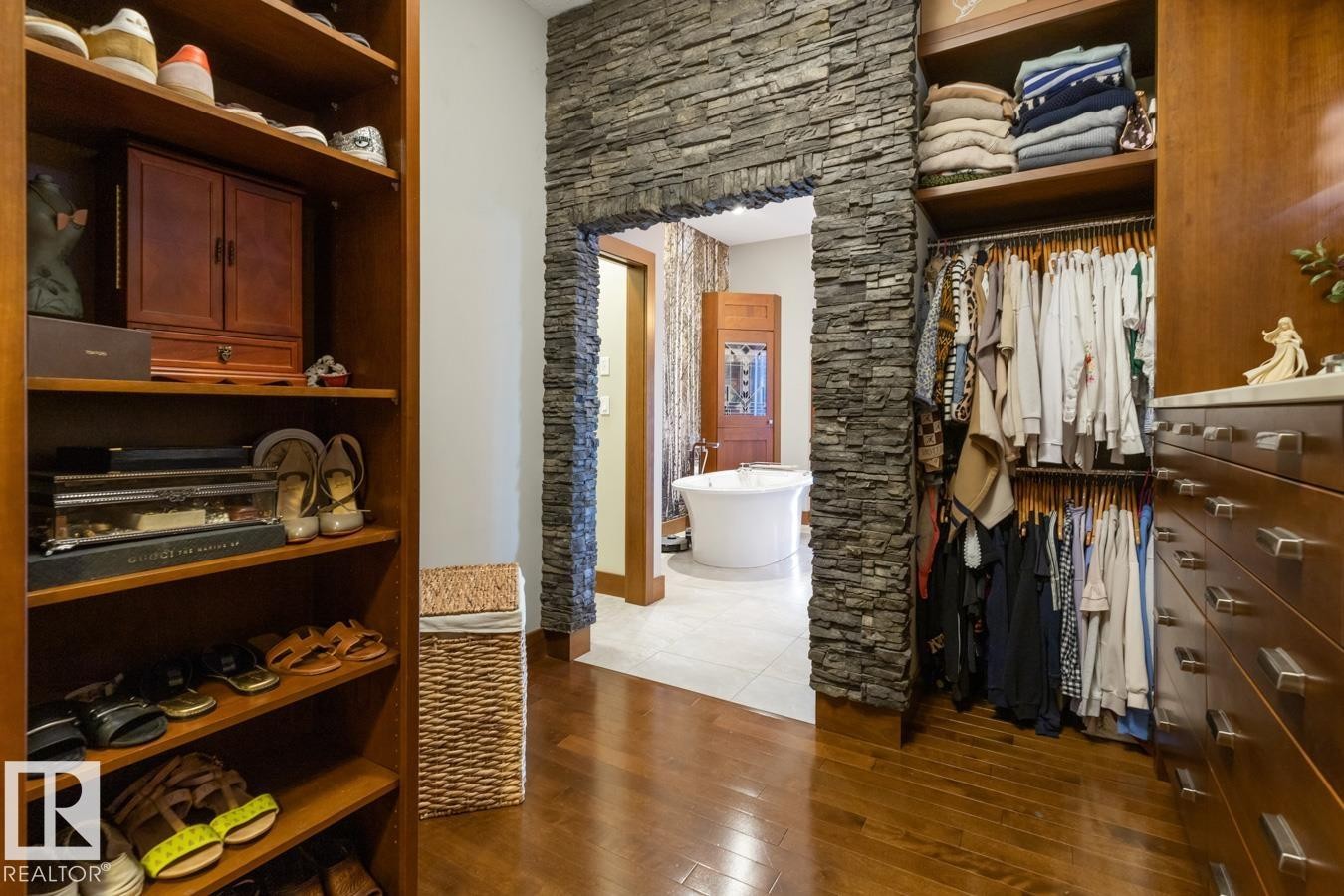 4023 Whispering River Drive Nw, Edmonton, AB - Indoor Photo Showing Other Room