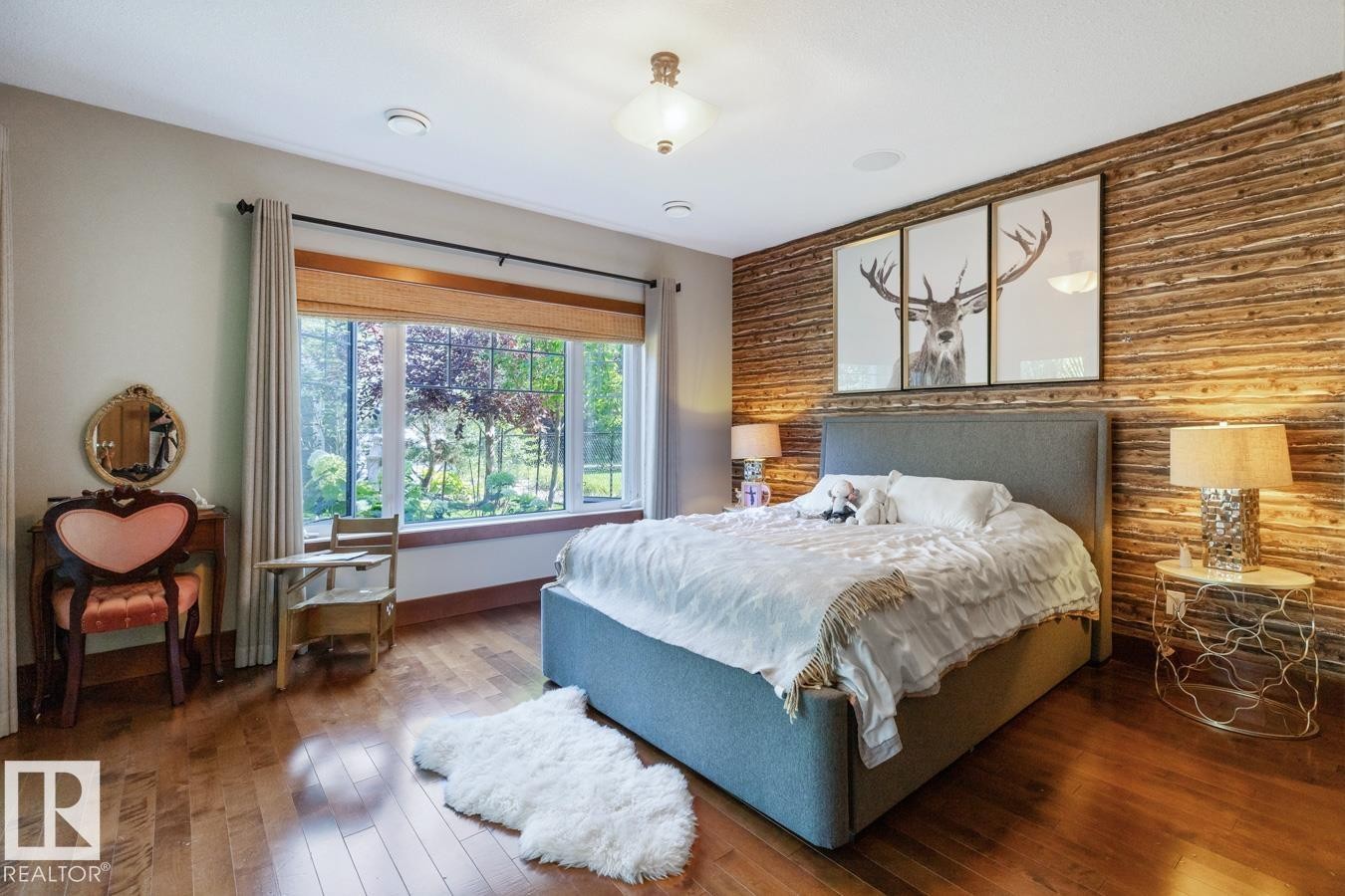 4023 Whispering River Drive Nw, Edmonton, AB - Indoor Photo Showing Bedroom