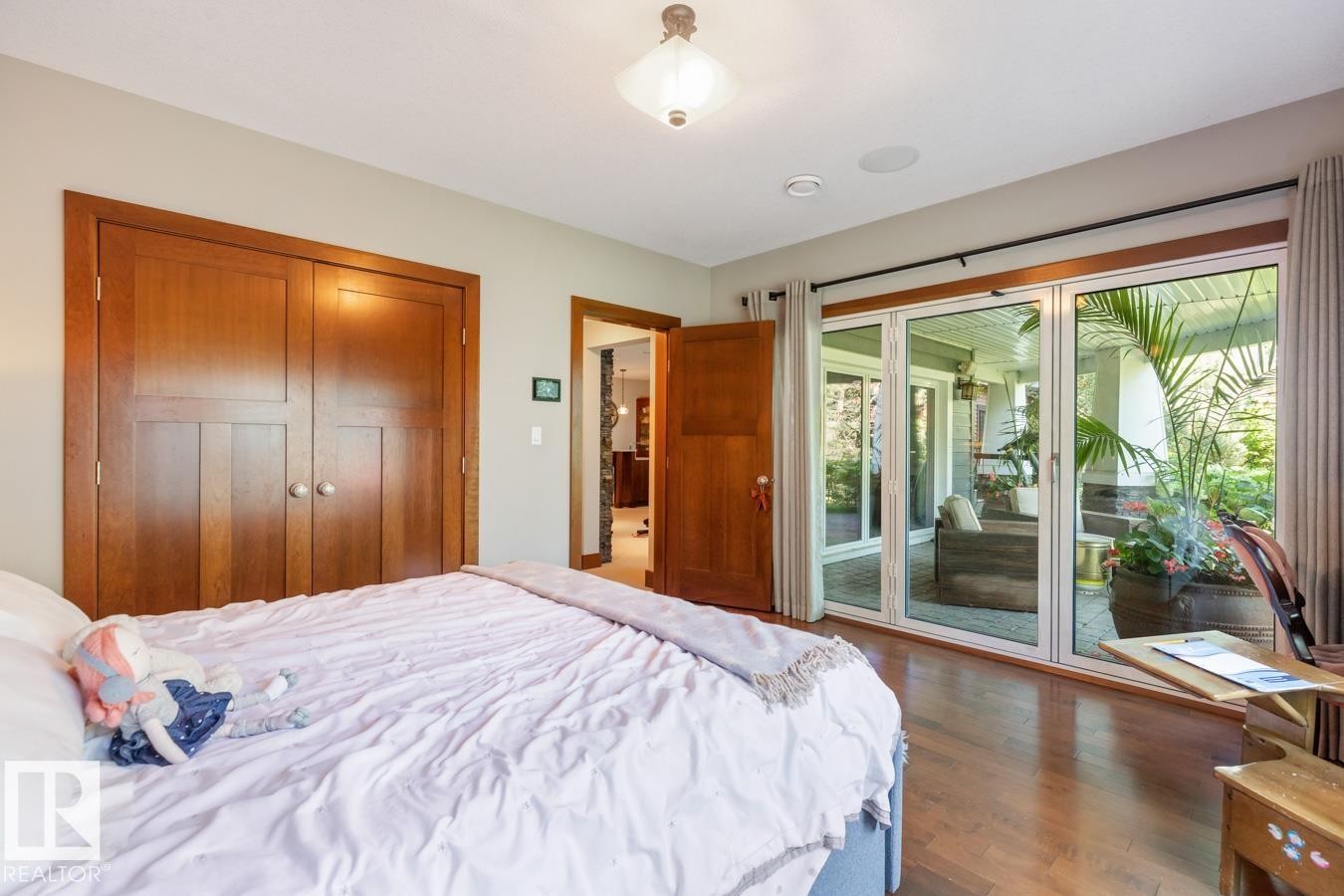 4023 Whispering River Drive Nw, Edmonton, AB - Indoor Photo Showing Bedroom