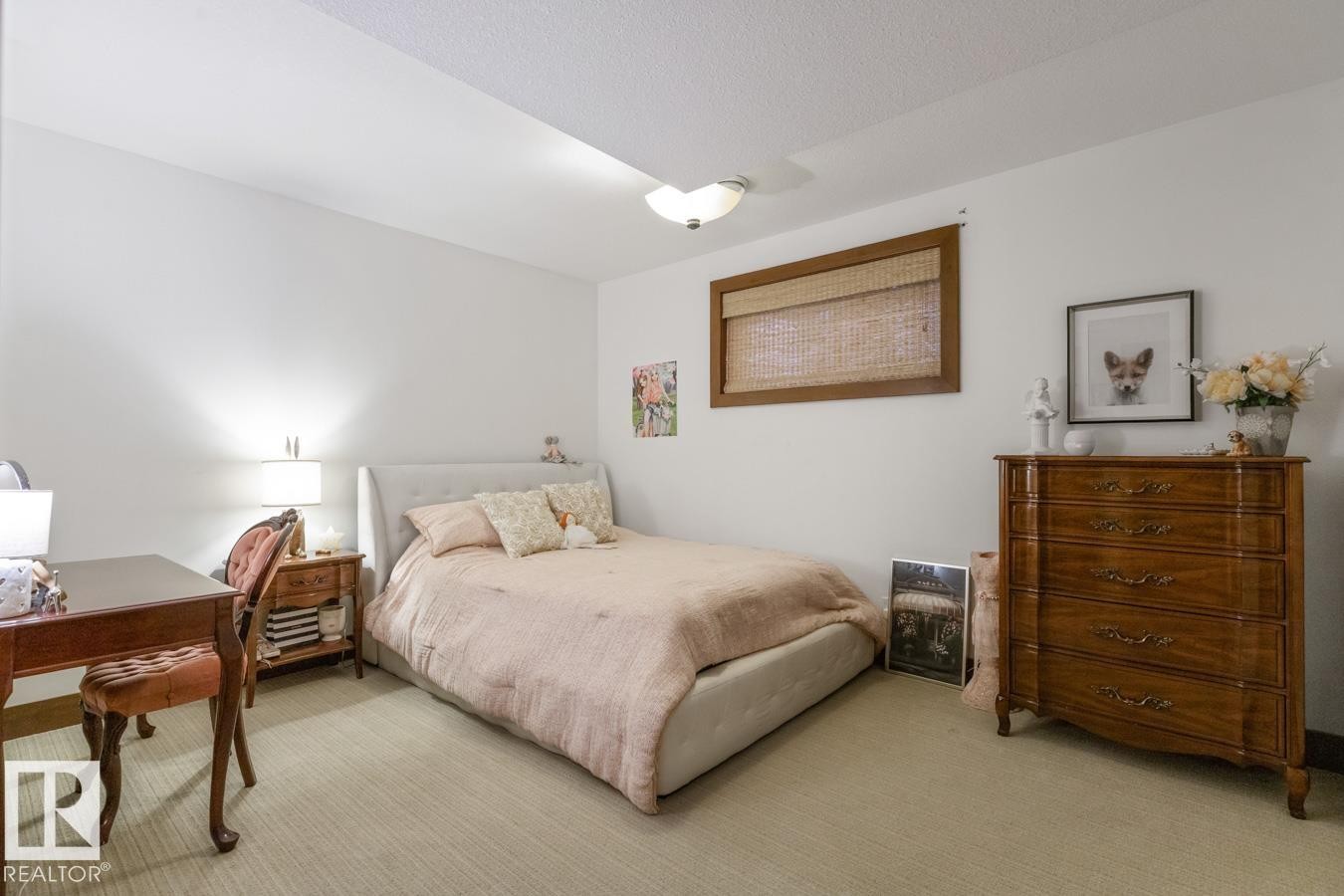 4023 Whispering River Drive Nw, Edmonton, AB - Indoor Photo Showing Bedroom