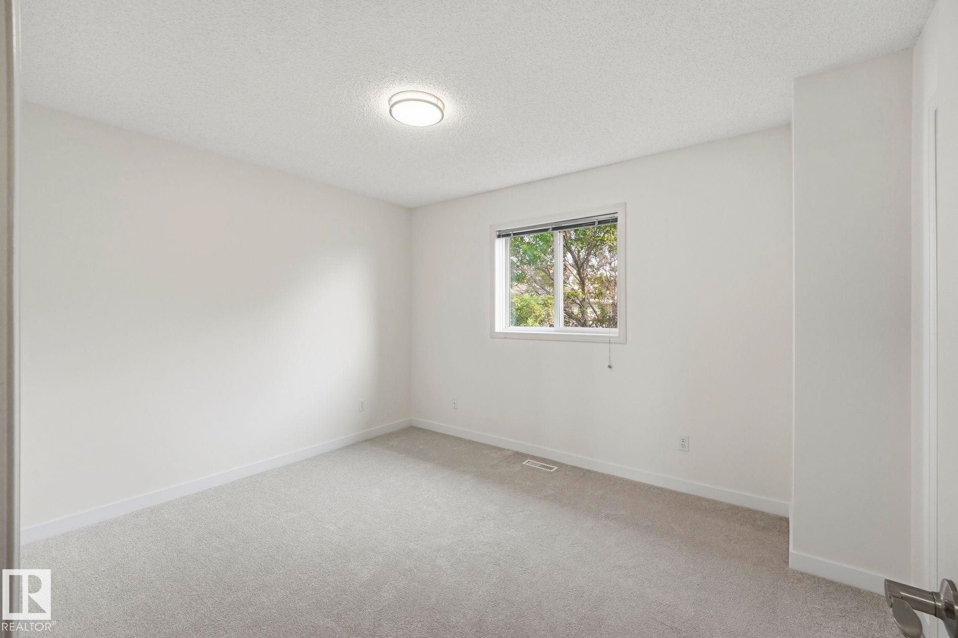 8 10 Devon Close, St. Albert, AB