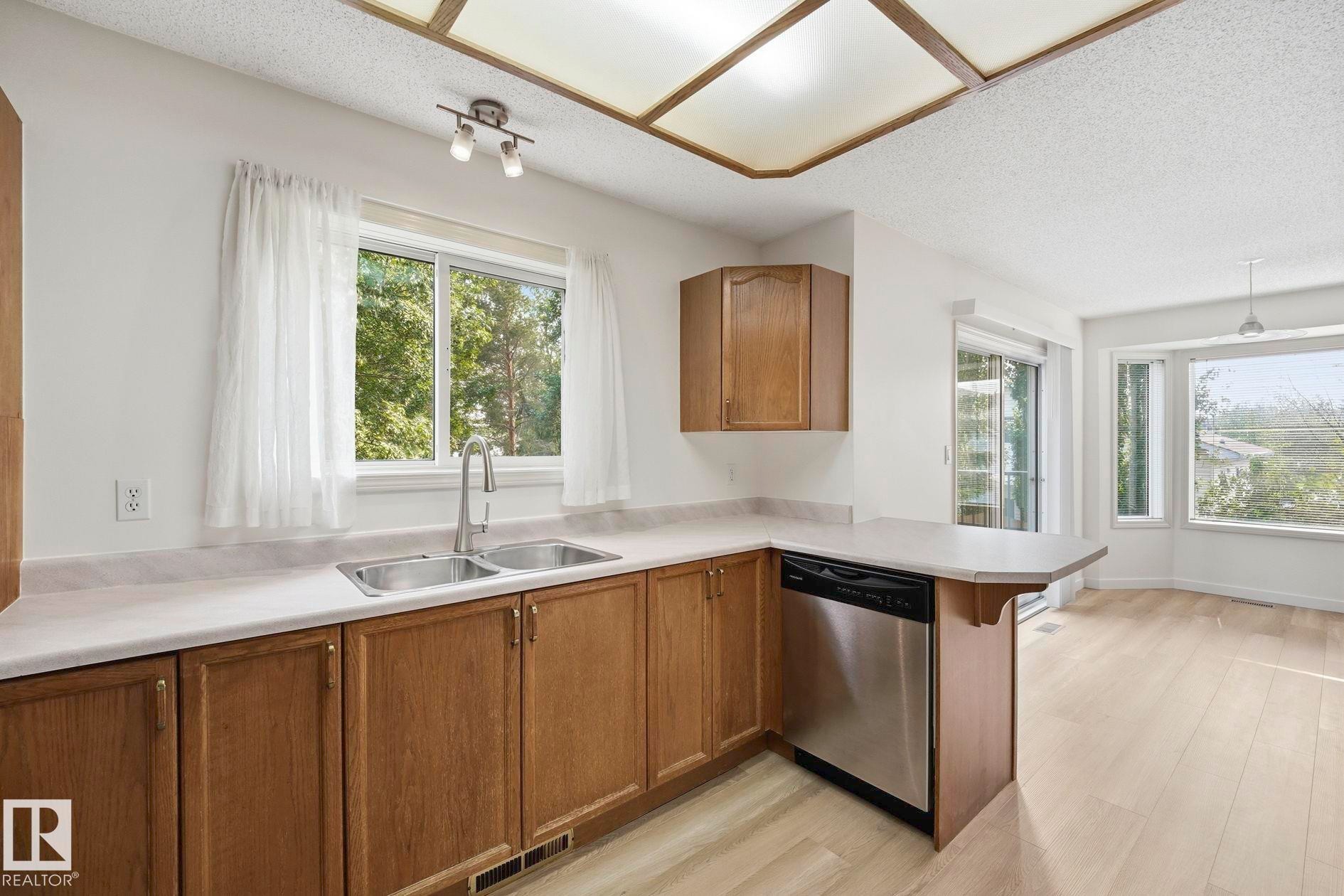 8 10 Devon Close, St. Albert, AB