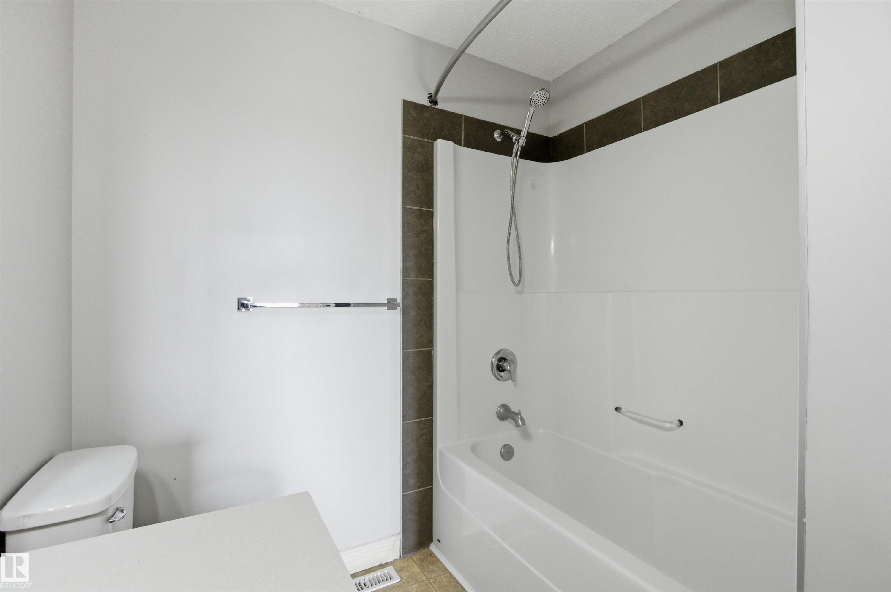 2017 118 Street, Edmonton, AB - Indoor Photo Showing Bathroom