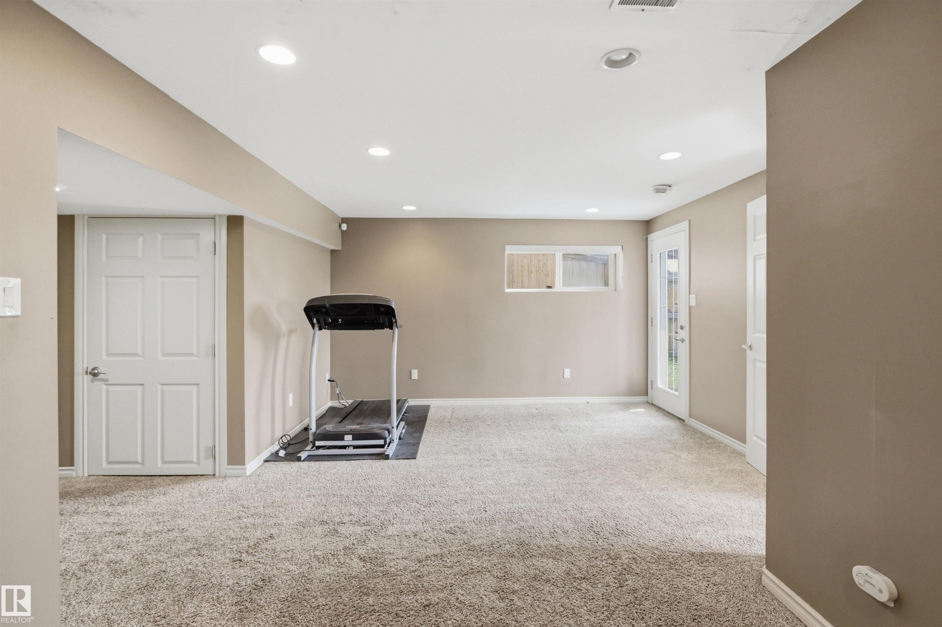 2017 118 Street, Edmonton, AB - Indoor