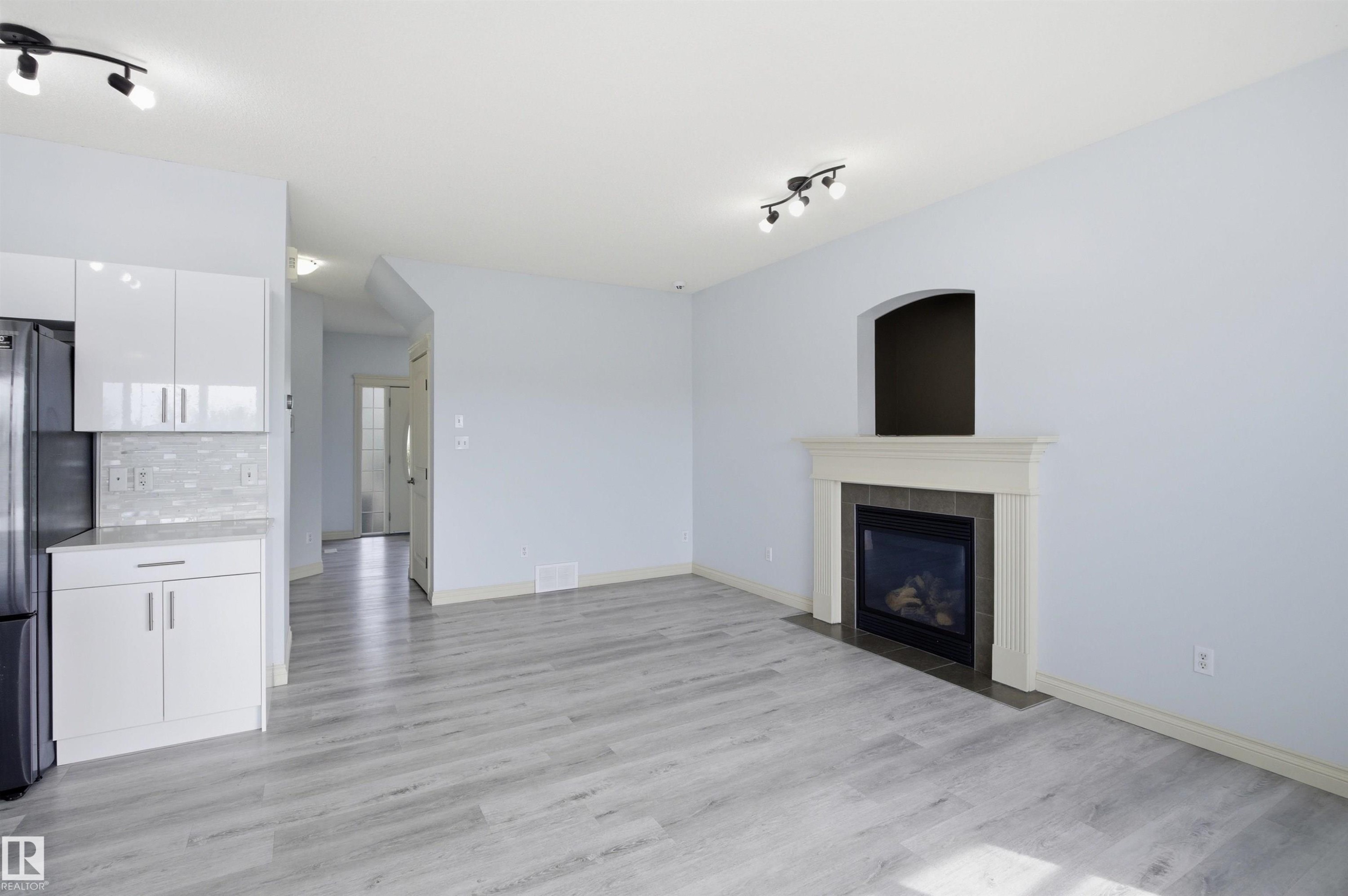 2017 118 Street, Edmonton, AB - Indoor With Fireplace