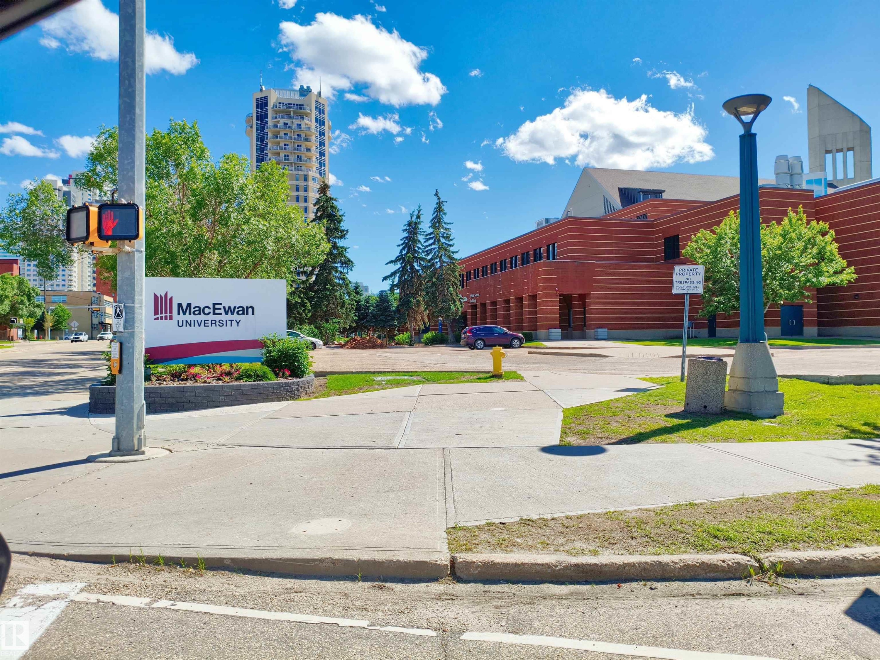 Image quality insufficient for description - #2505 10410 102 Av Nw, Edmonton, AB - Outdoor
