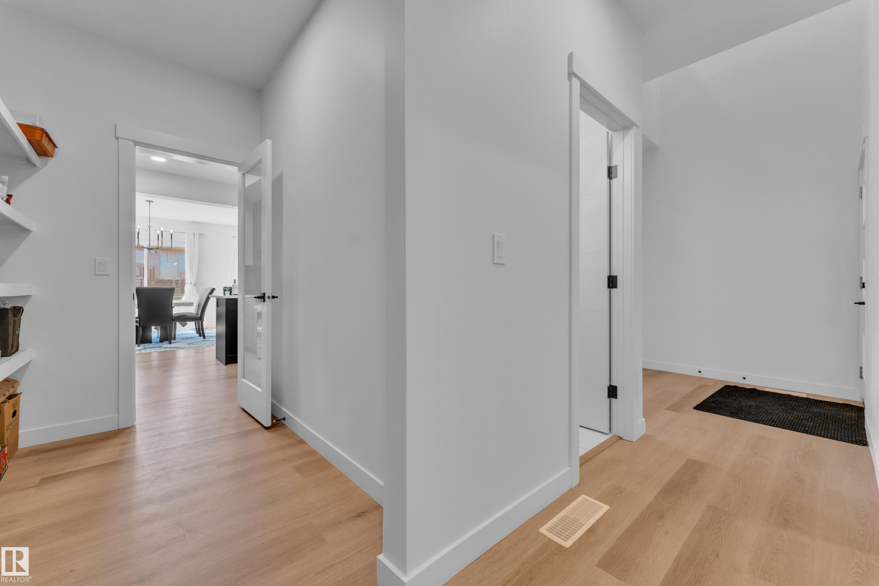 1538 Grant Way Nw, Edmonton, AB - Indoor Photo Showing Other Room