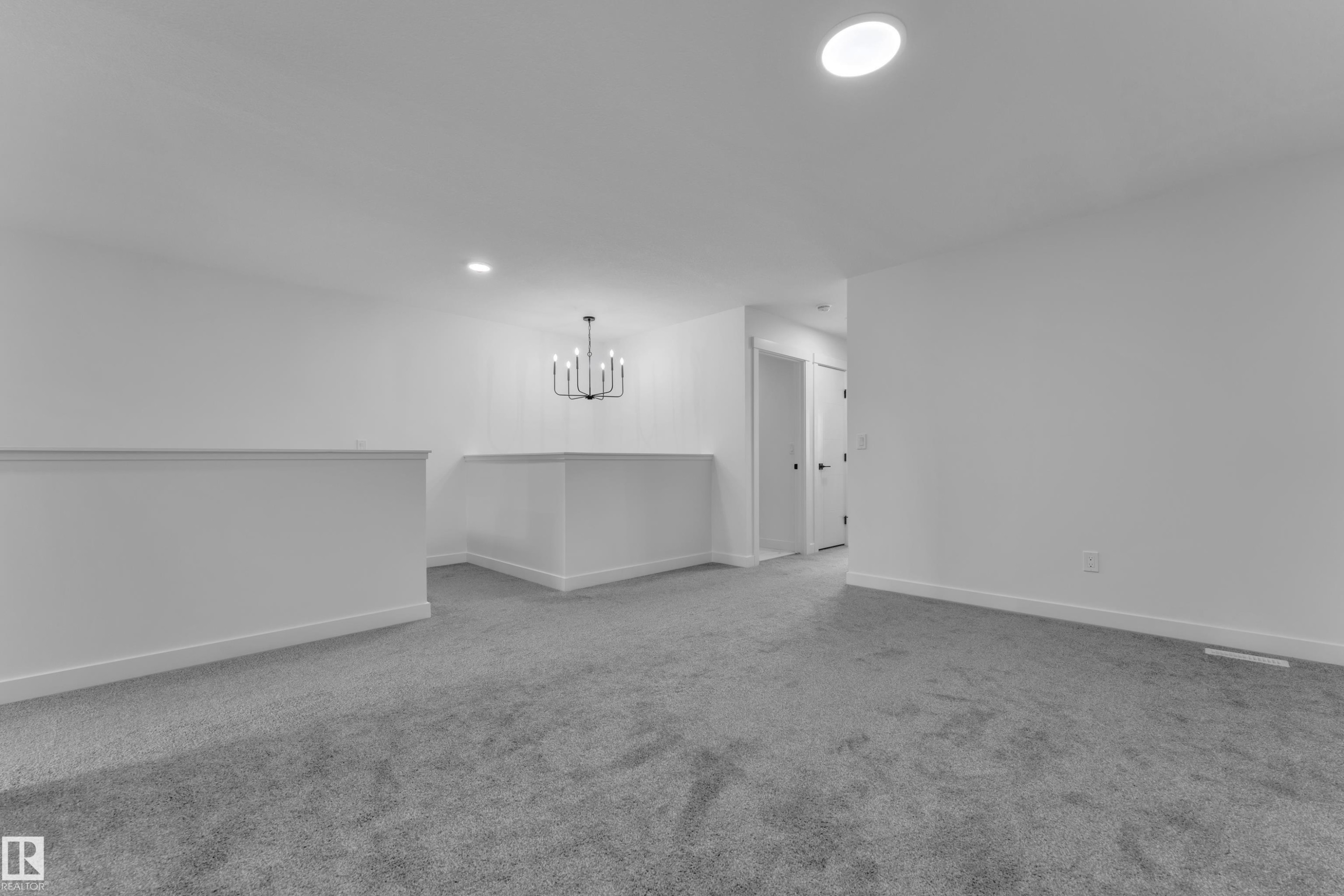 1538 Grant Way Nw, Edmonton, AB - Indoor Photo Showing Other Room