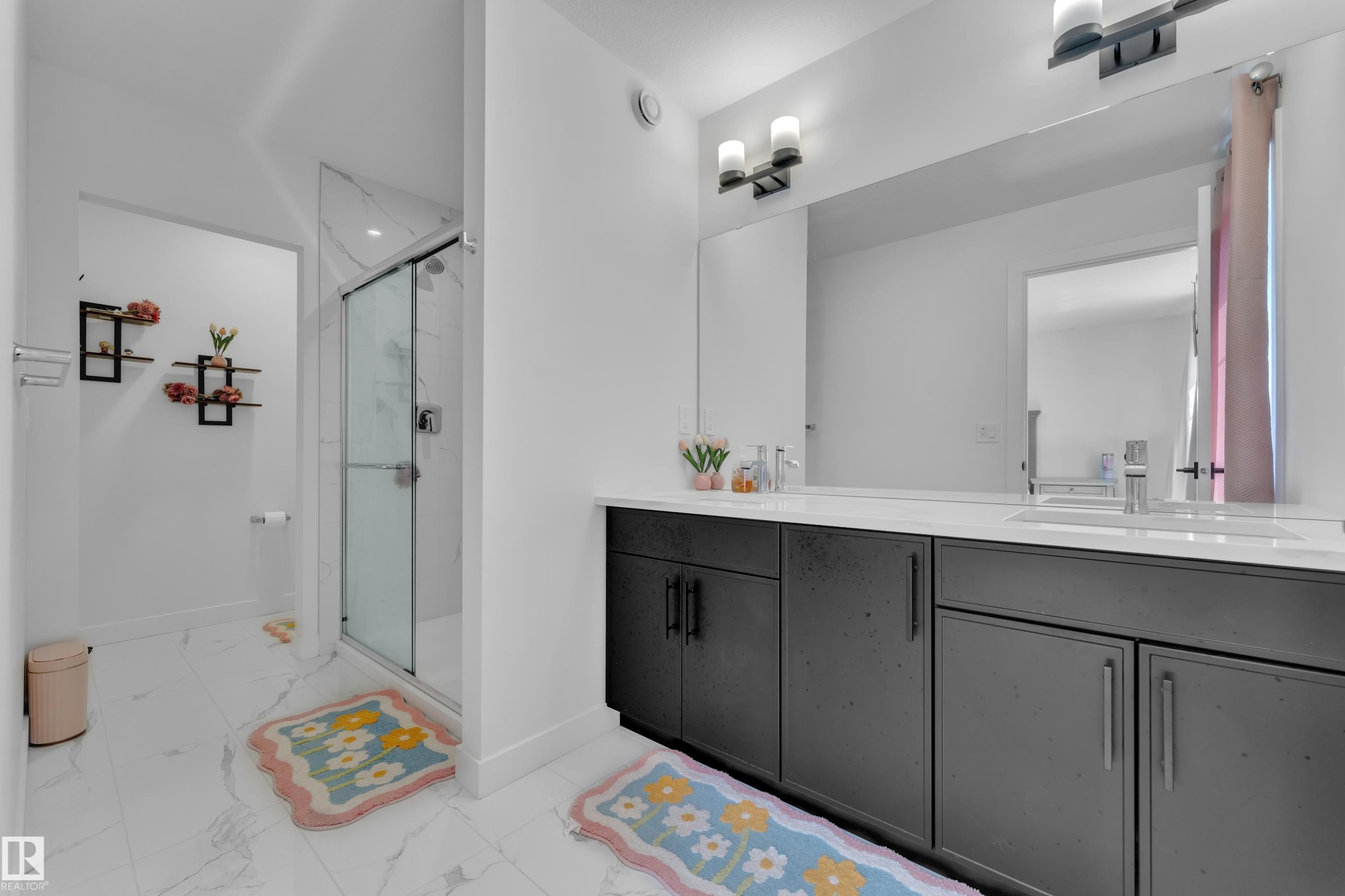 1538 Grant Way Nw, Edmonton, AB - Indoor Photo Showing Bathroom