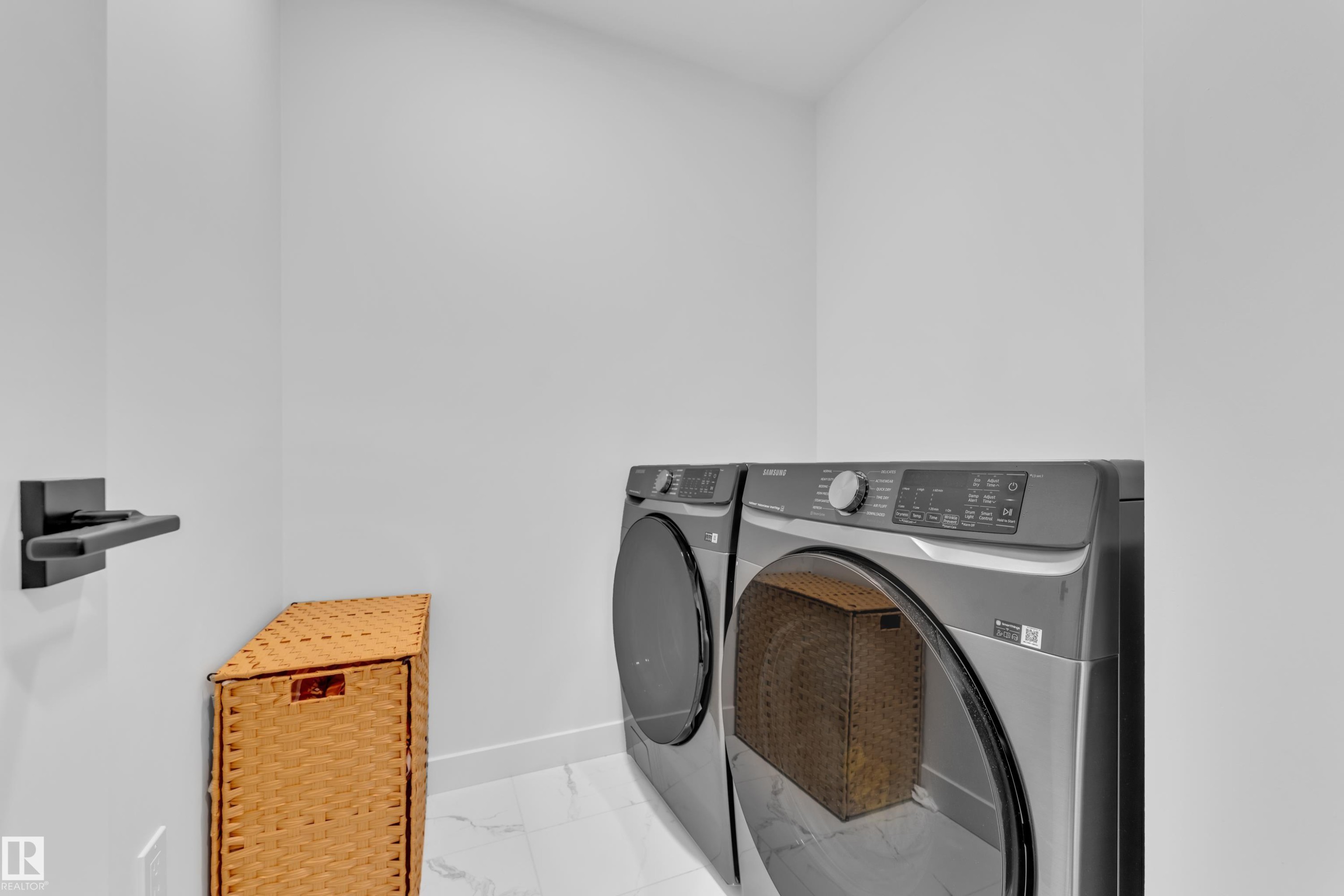 1538 Grant Way Nw, Edmonton, AB - Indoor Photo Showing Laundry Room