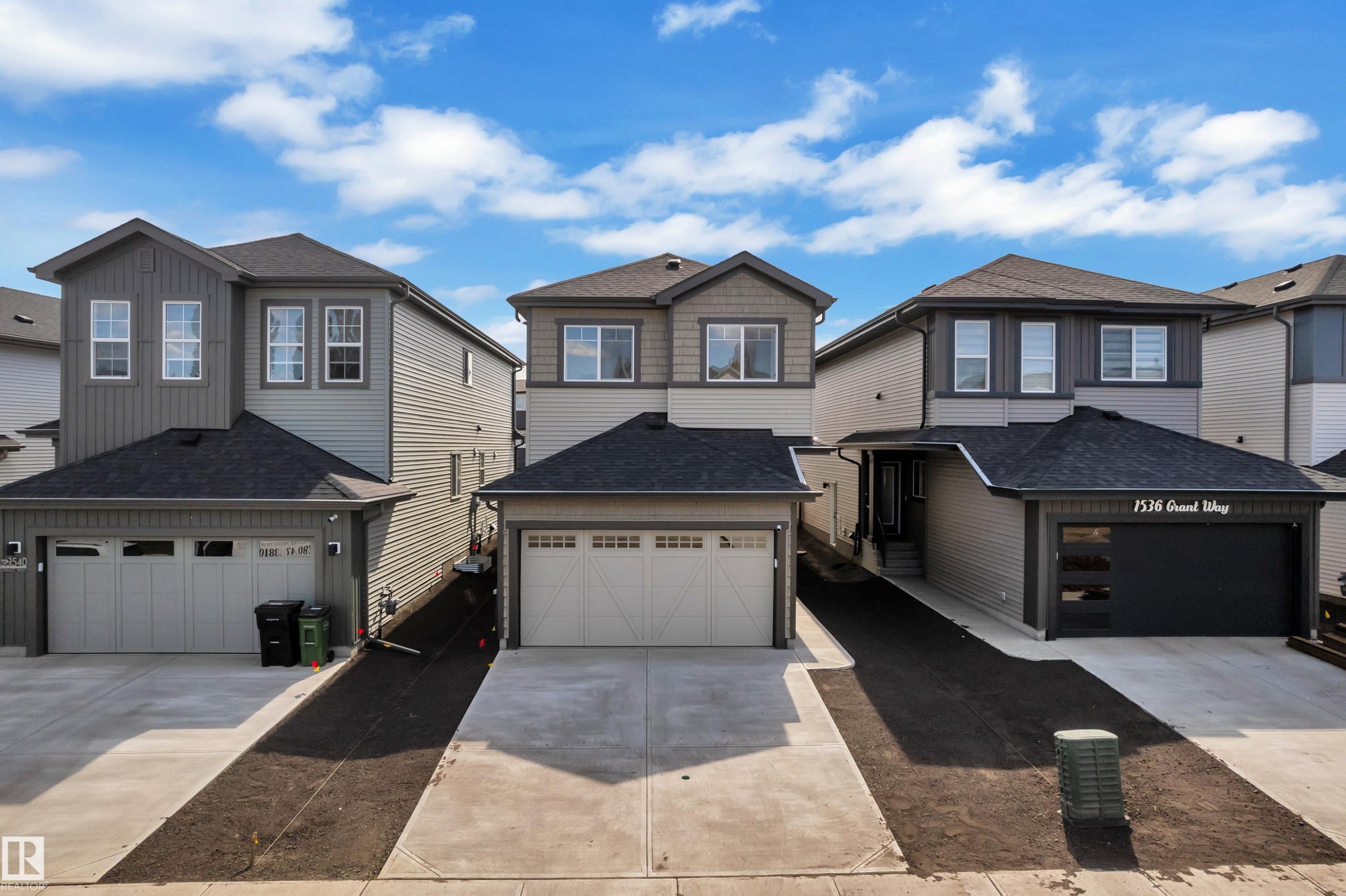 1538 Grant Way Nw, Edmonton, AB - Outdoor With Facade