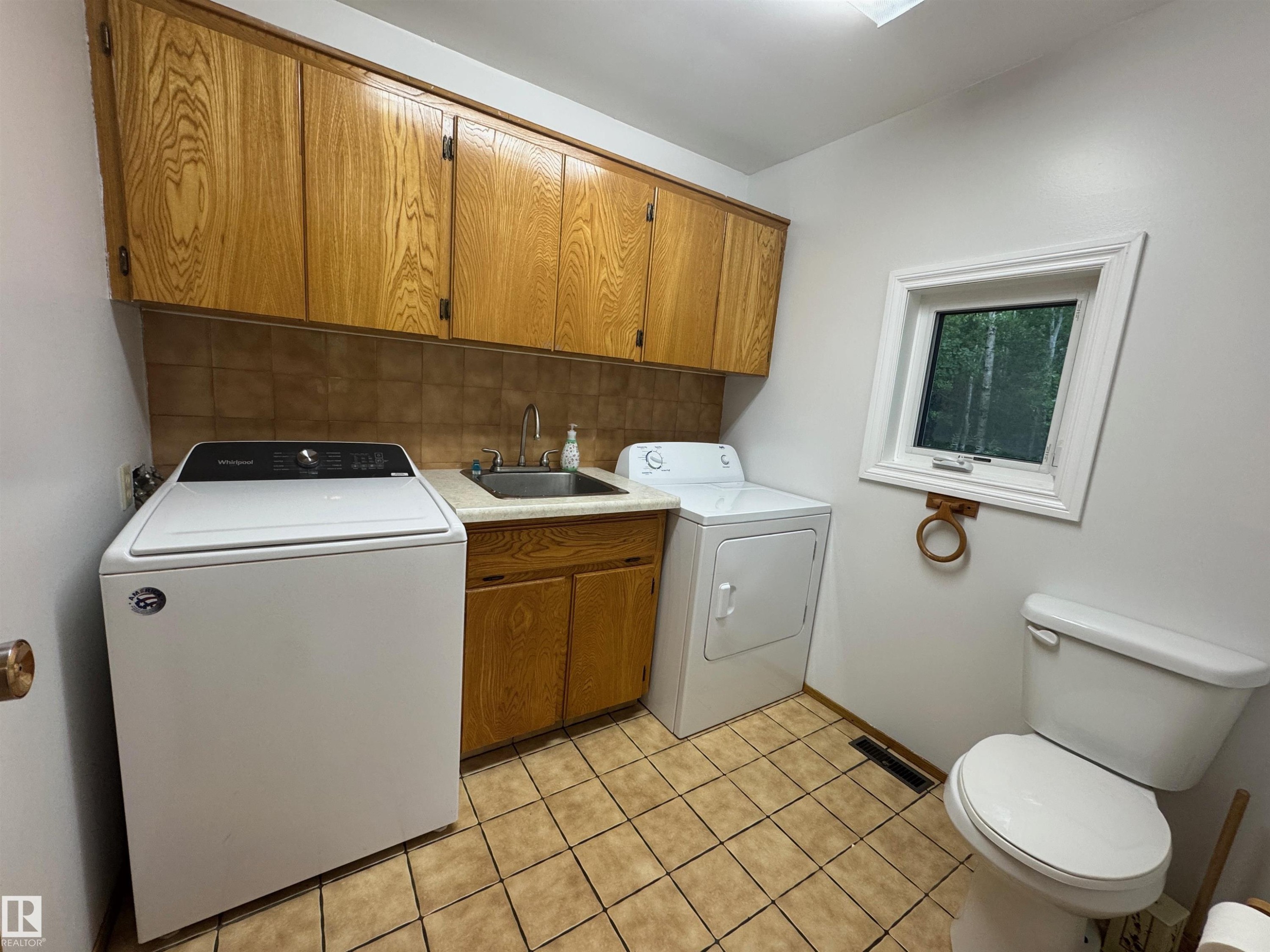 59416 Rng Rd 94, Rural St. Paul County, AB - Indoor Photo Showing Laundry Room
