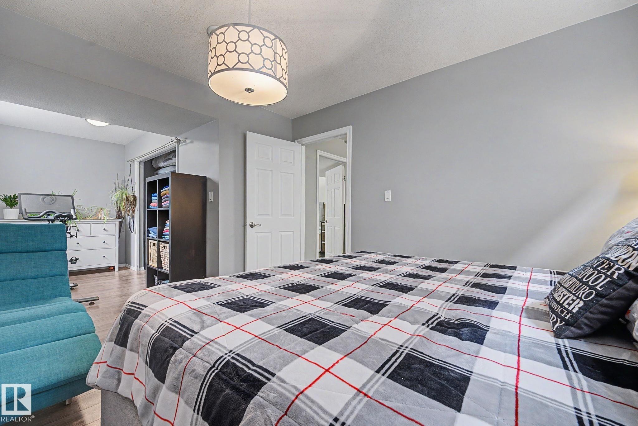 Image quality insufficient for description - 19039 47 Avenue Nw, Edmonton, AB - Indoor Photo Showing Bedroom