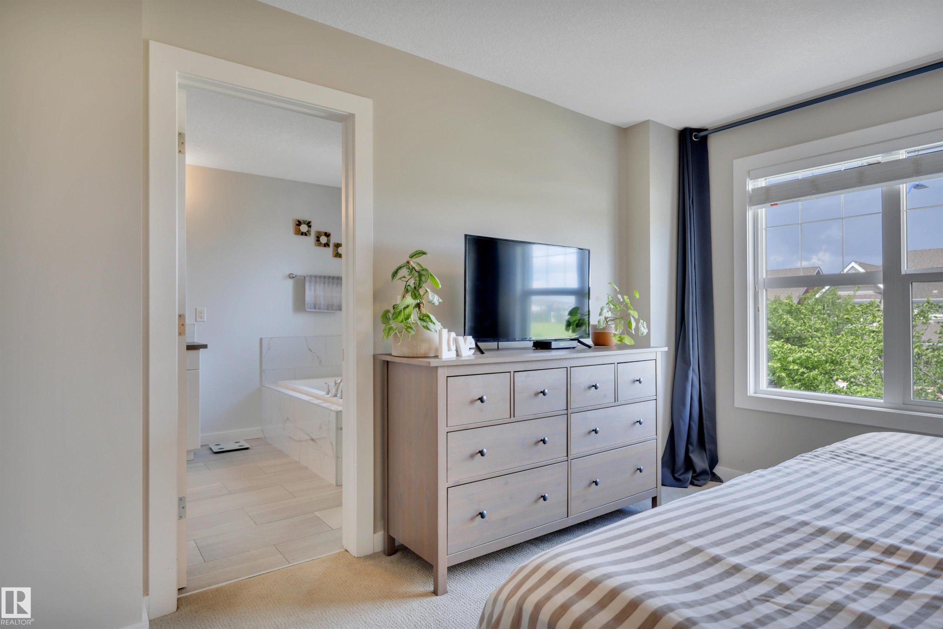 7007 Summerside Grande Boulevard, Edmonton, AB