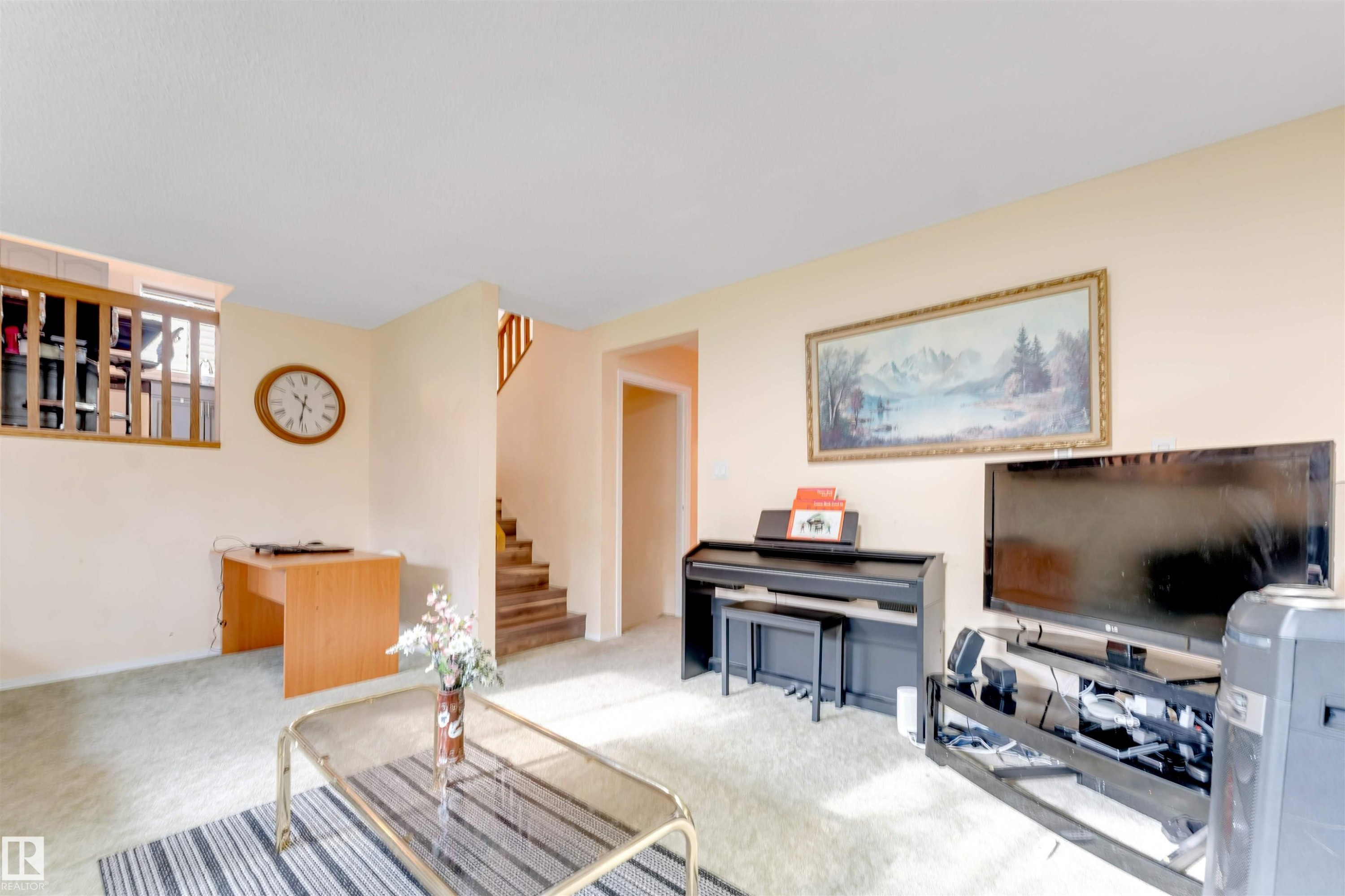 Carpeted living space with light-toned walls - 312 Beringer Crescent Nw, Edmonton, AB - Indoor Photo Showing Other Room