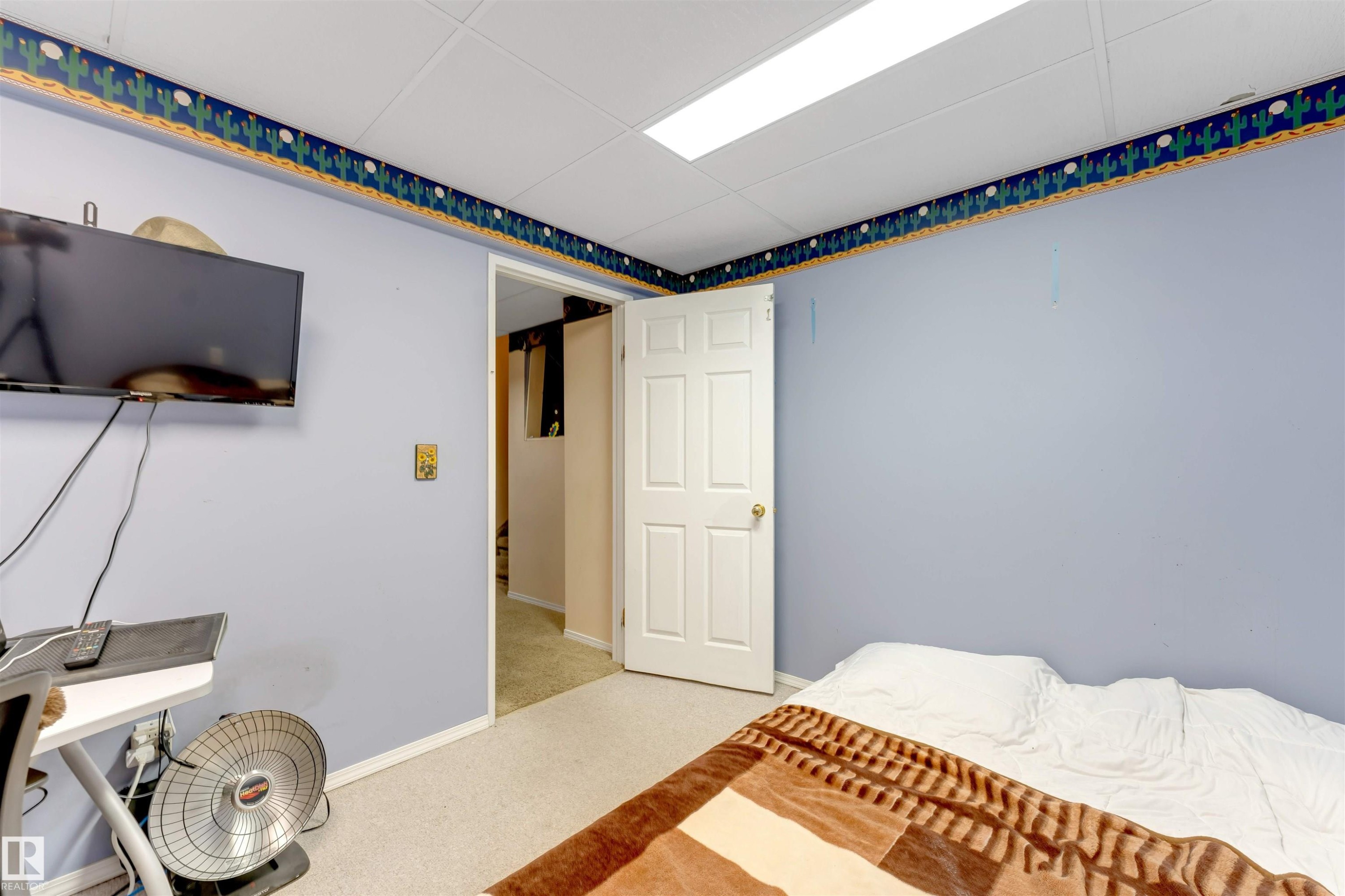 Carpeted room with light blue walls and a white acoustic tile ceiling - 312 Beringer Crescent Nw, Edmonton, AB - Indoor Photo Showing Bedroom