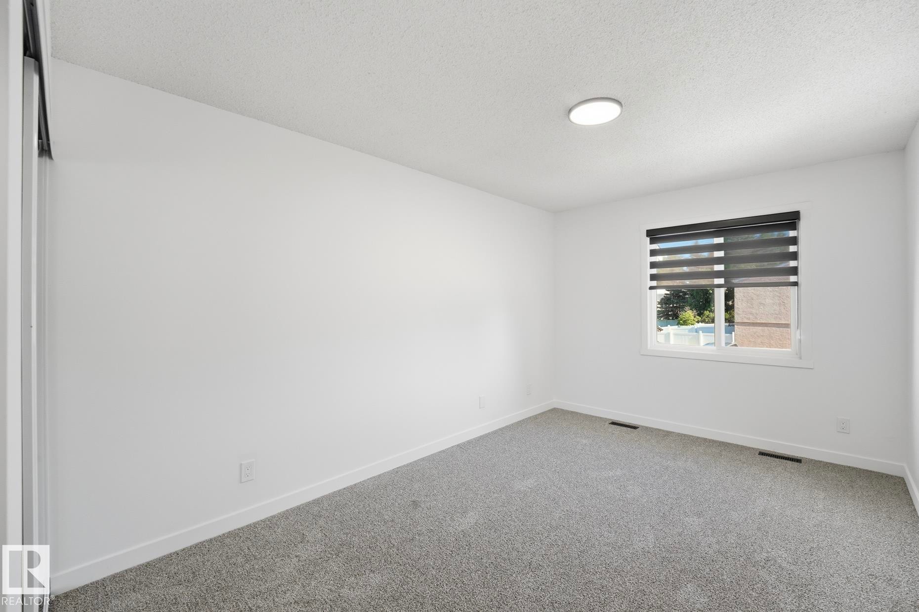 21 Lakewood Village Nw, Edmonton, AB - Indoor Photo Showing Other Room