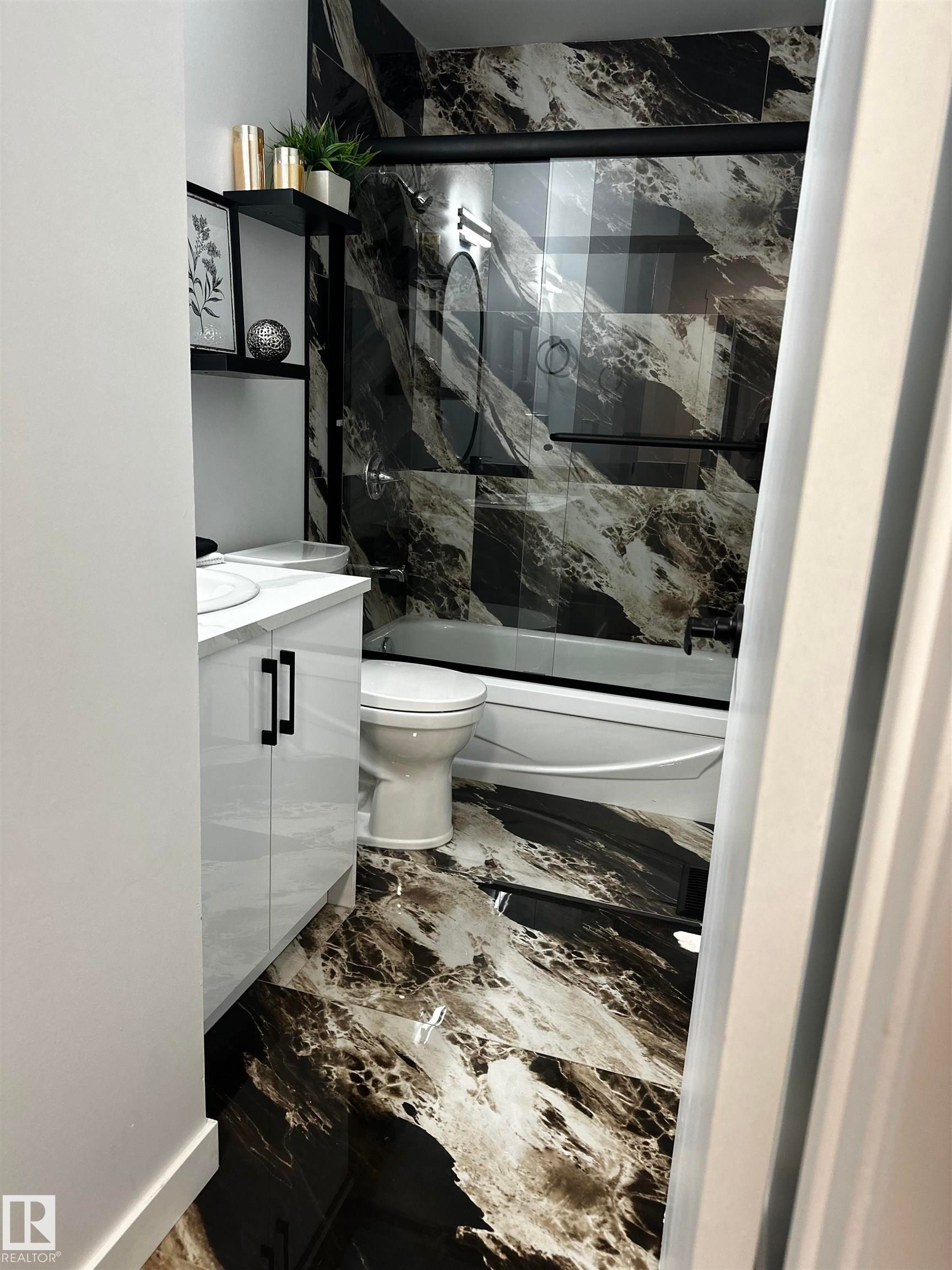21 Lakewood Village Nw, Edmonton, AB - Indoor