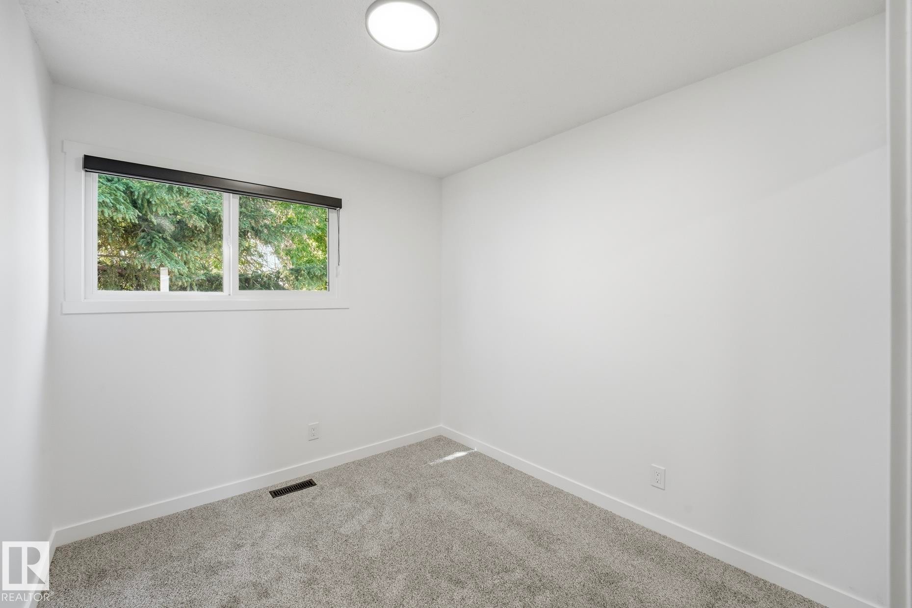 21 Lakewood Village Nw, Edmonton, AB - Indoor Photo Showing Other Room