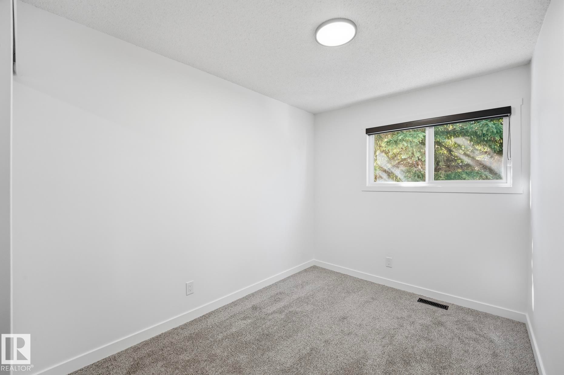 21 Lakewood Village Nw, Edmonton, AB - Indoor Photo Showing Other Room