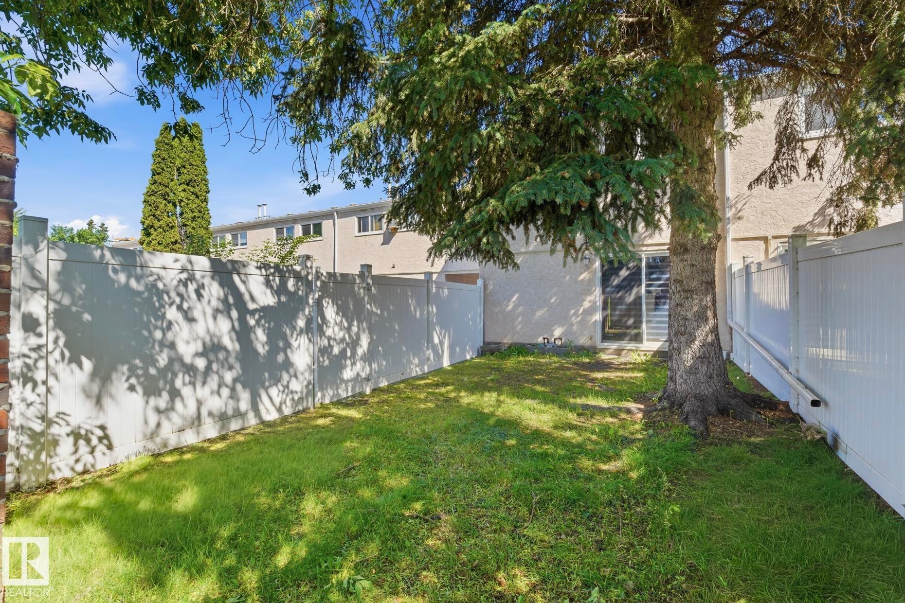 21 Lakewood Village Nw, Edmonton, AB - Outdoor