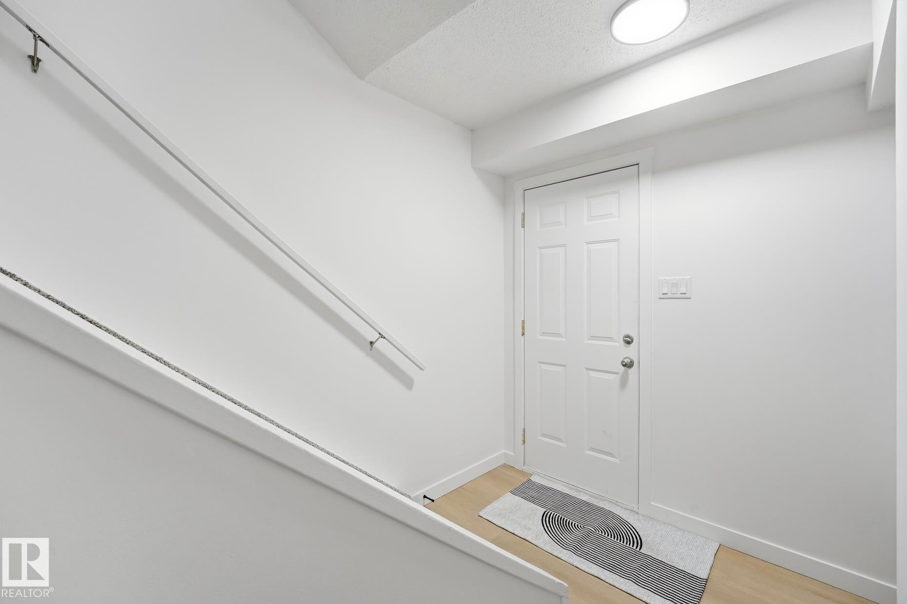 21 Lakewood Village Nw, Edmonton, AB - Indoor Photo Showing Other Room
