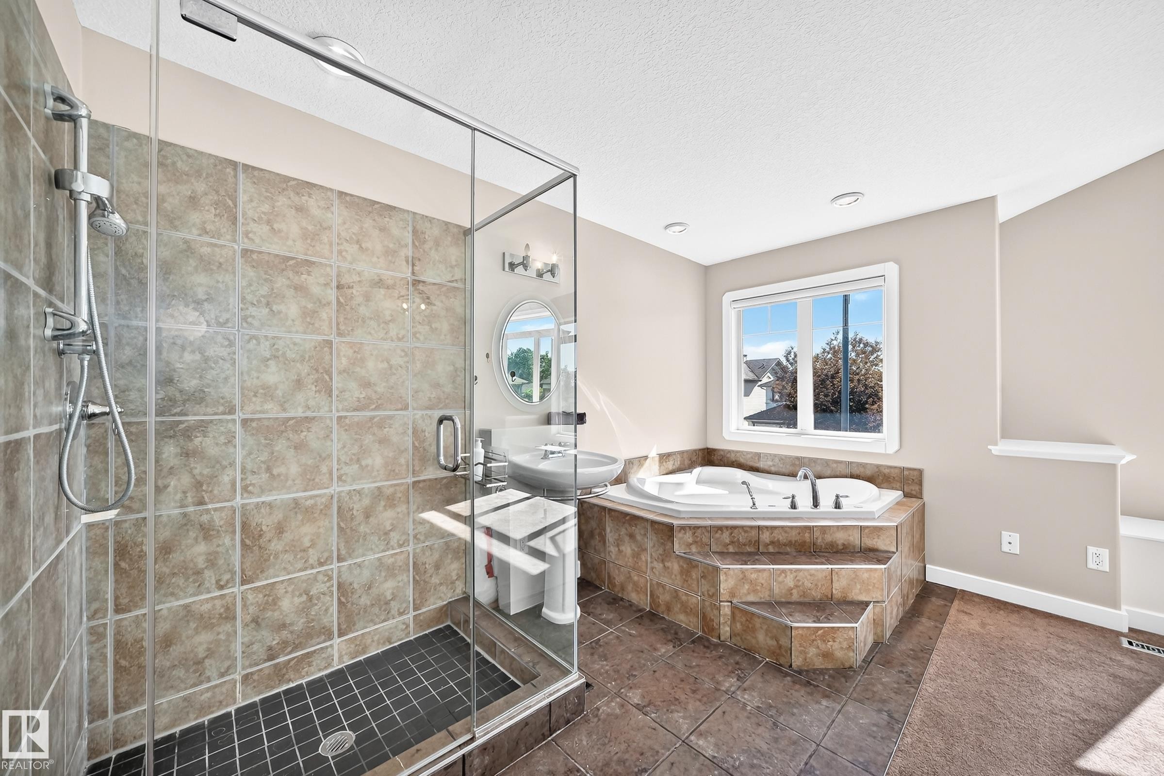 2984 Mcphadden Way Sw, Edmonton, AB - Indoor Photo Showing Bathroom