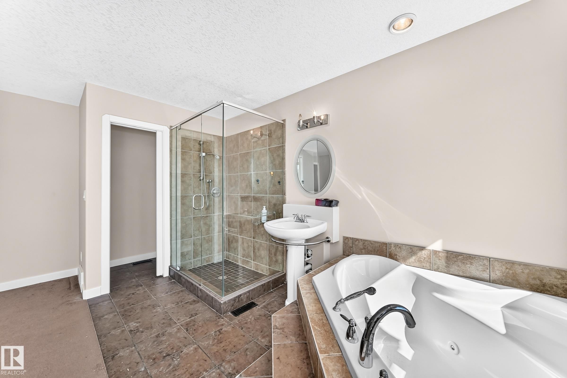 2984 Mcphadden Way Sw, Edmonton, AB - Indoor Photo Showing Bathroom