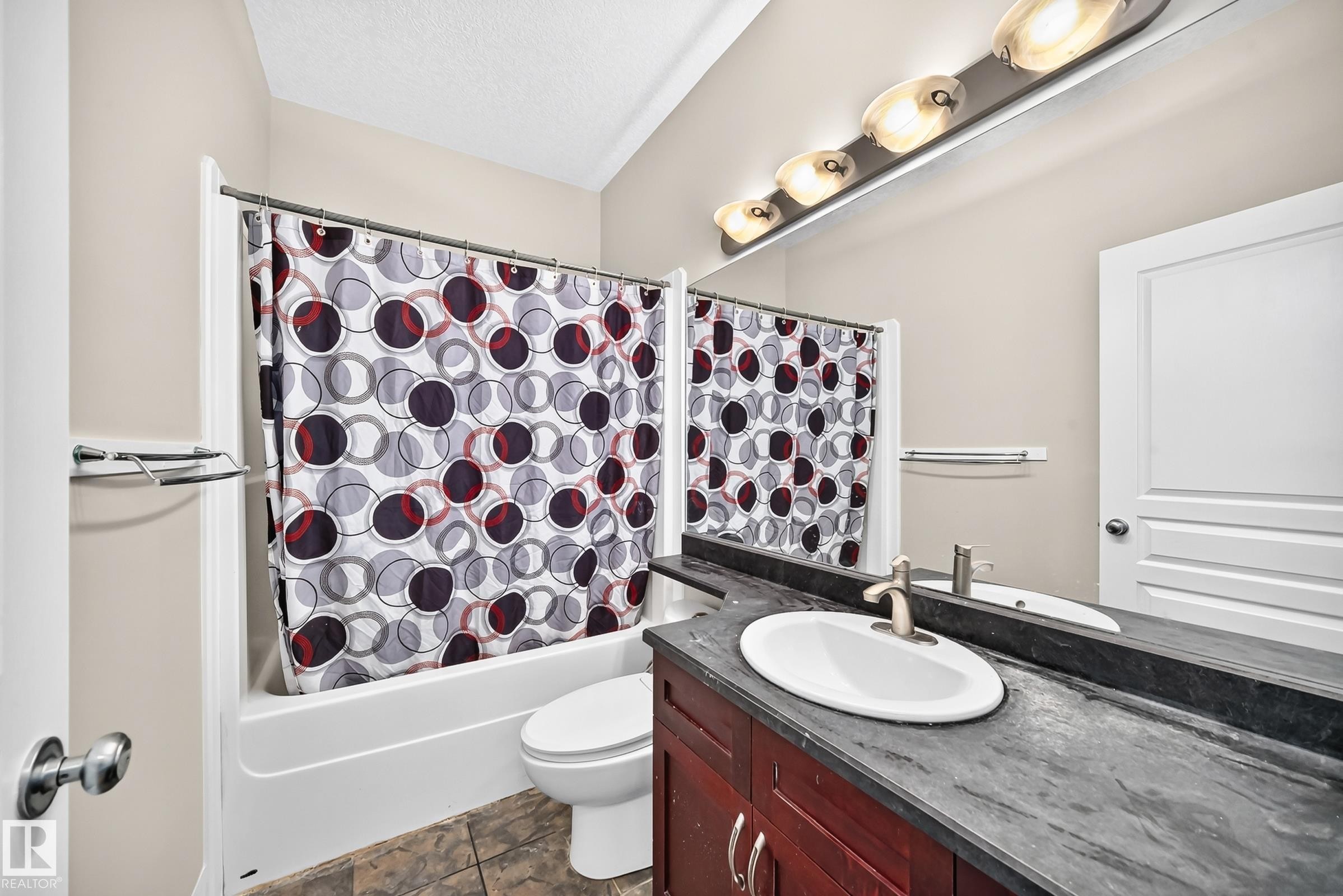 2984 Mcphadden Way Sw, Edmonton, AB - Indoor Photo Showing Bathroom