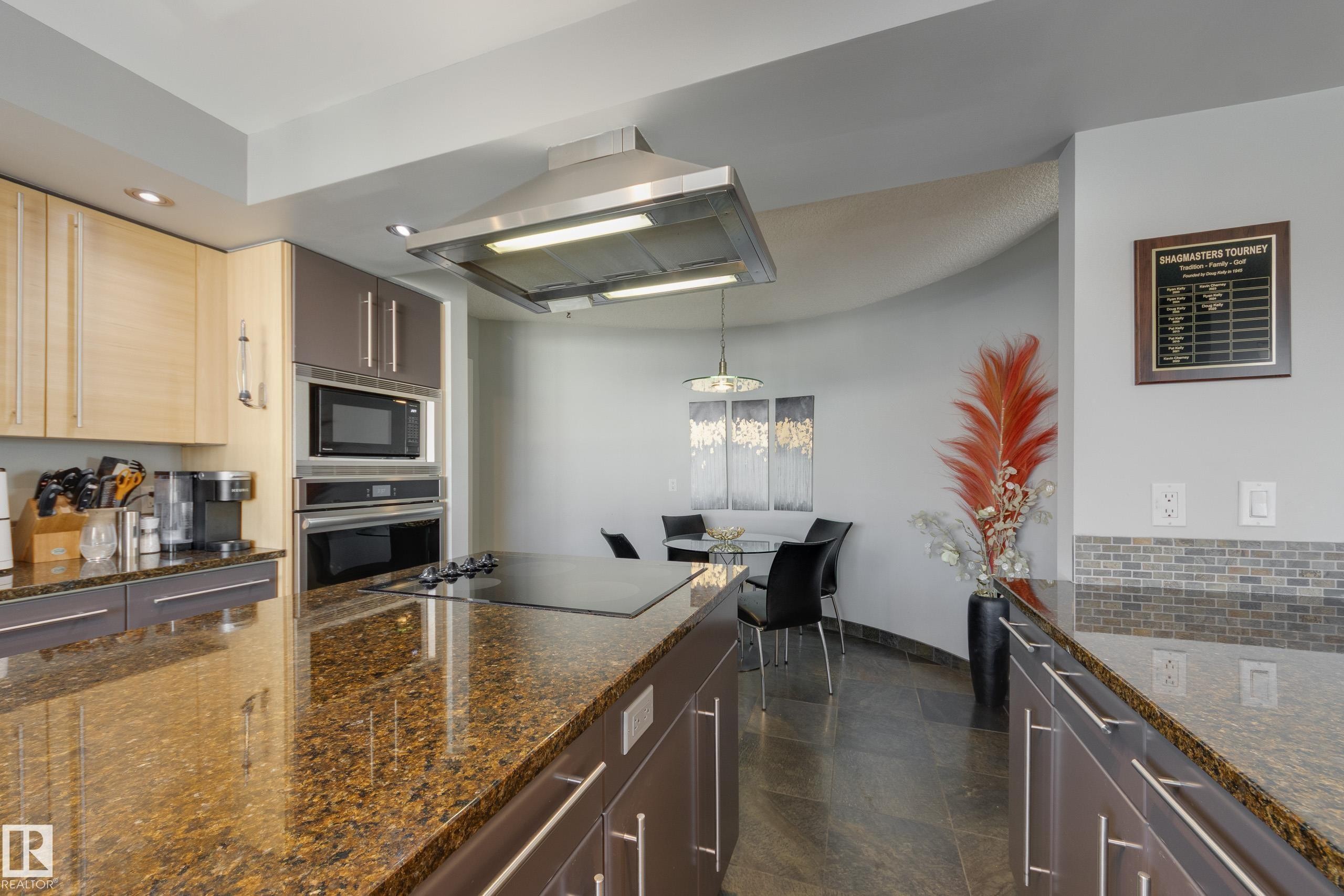 #7 9734 111 St Nw, Edmonton, AB - Indoor Photo Showing Kitchen With Upgraded Kitchen