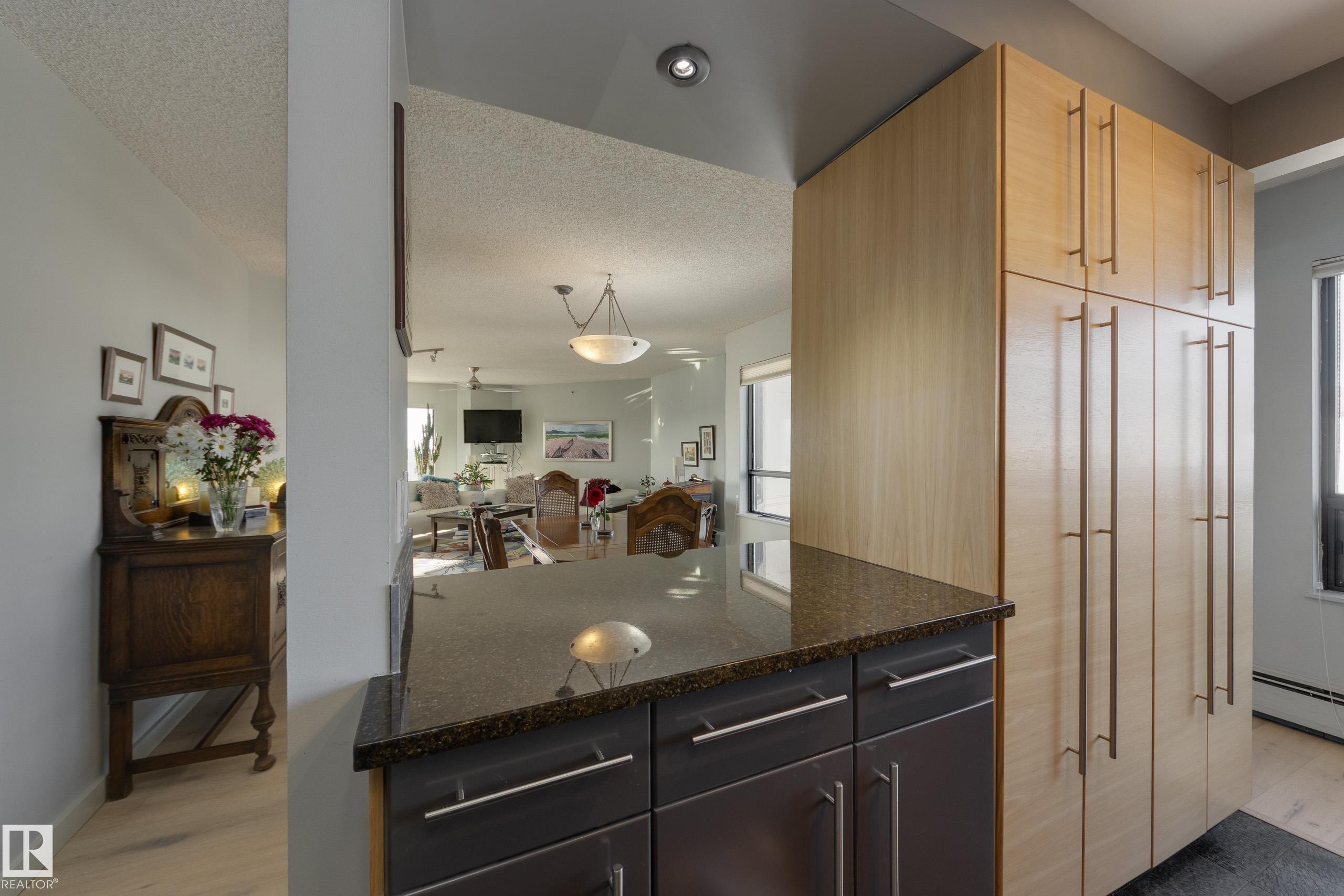 #7 9734 111 St Nw, Edmonton, AB - Indoor