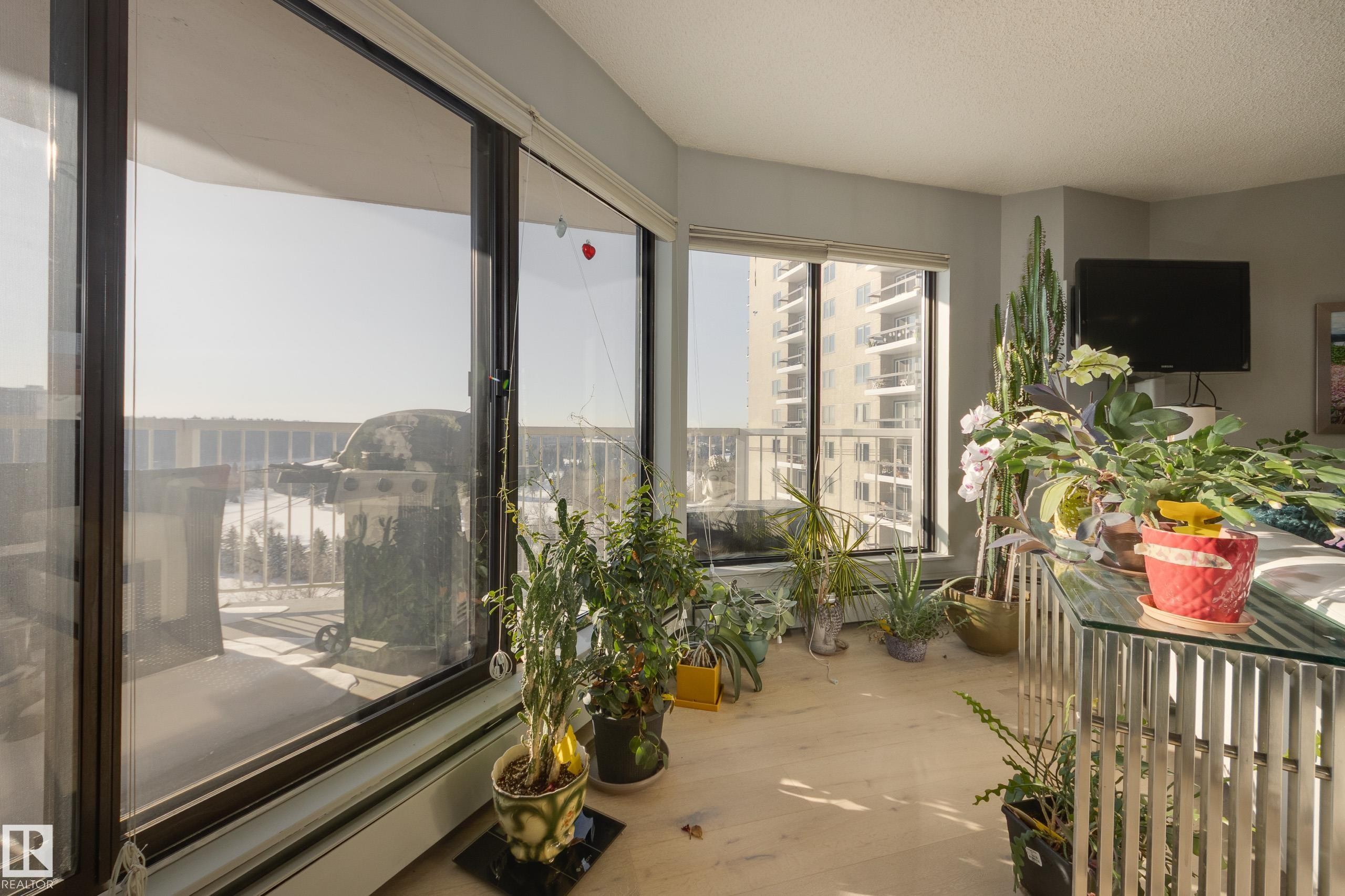 #7 9734 111 St Nw, Edmonton, AB - Indoor