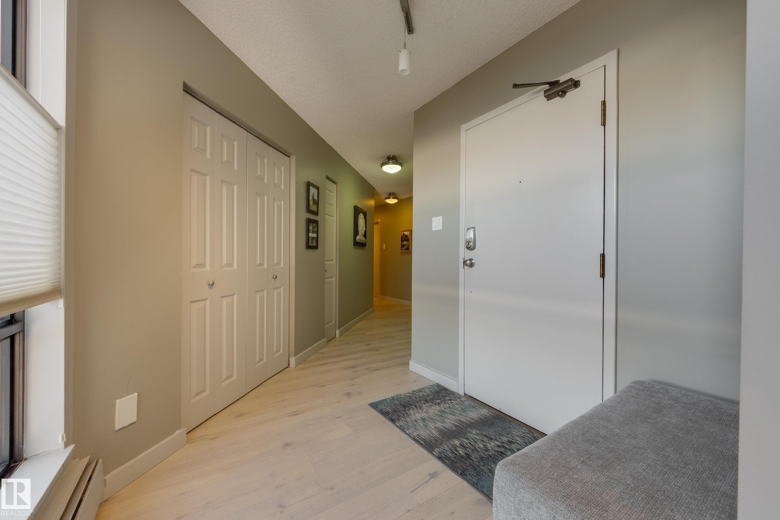 #7 9734 111 St Nw, Edmonton, AB - Indoor Photo Showing Other Room