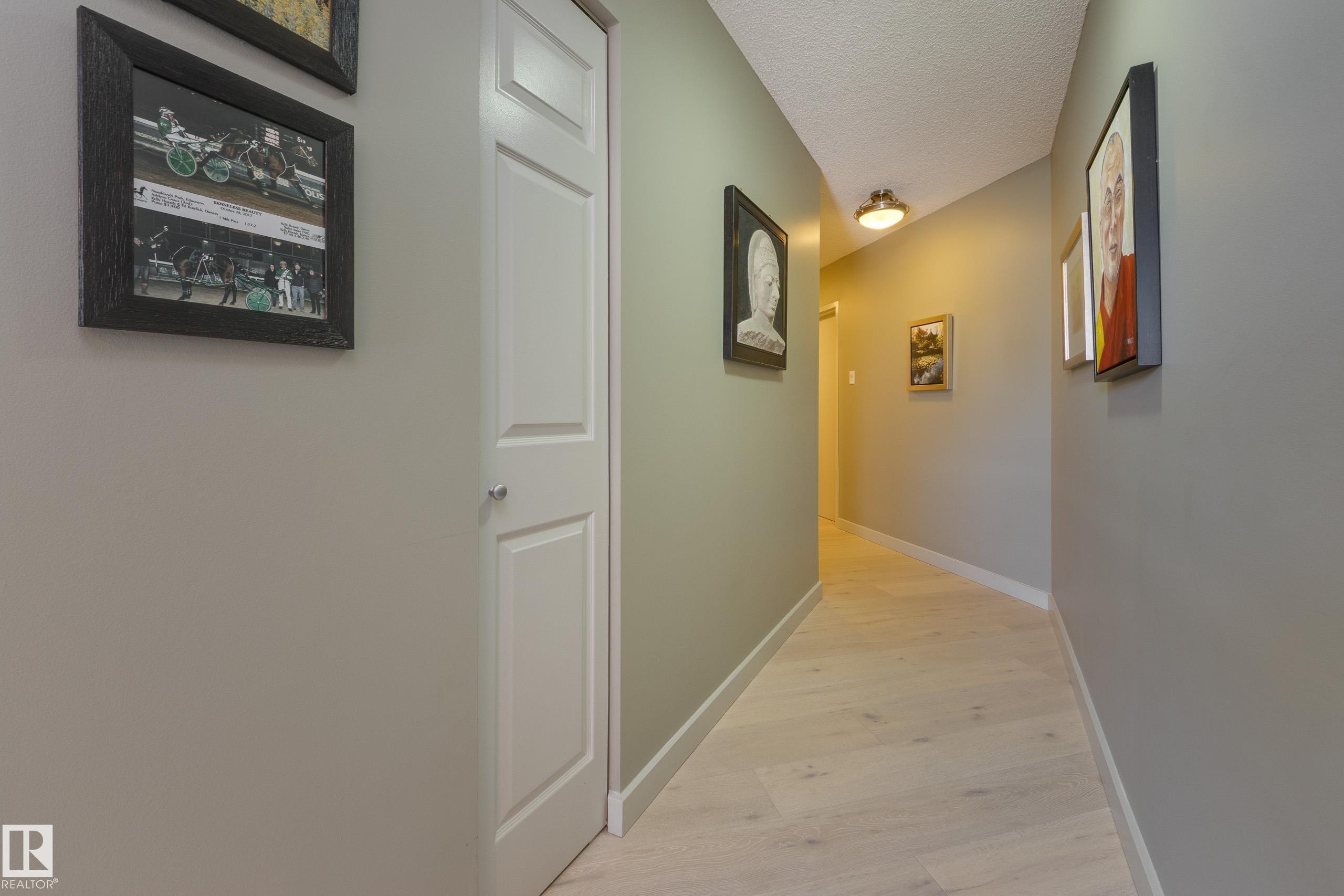 #7 9734 111 St Nw, Edmonton, AB - Indoor Photo Showing Other Room