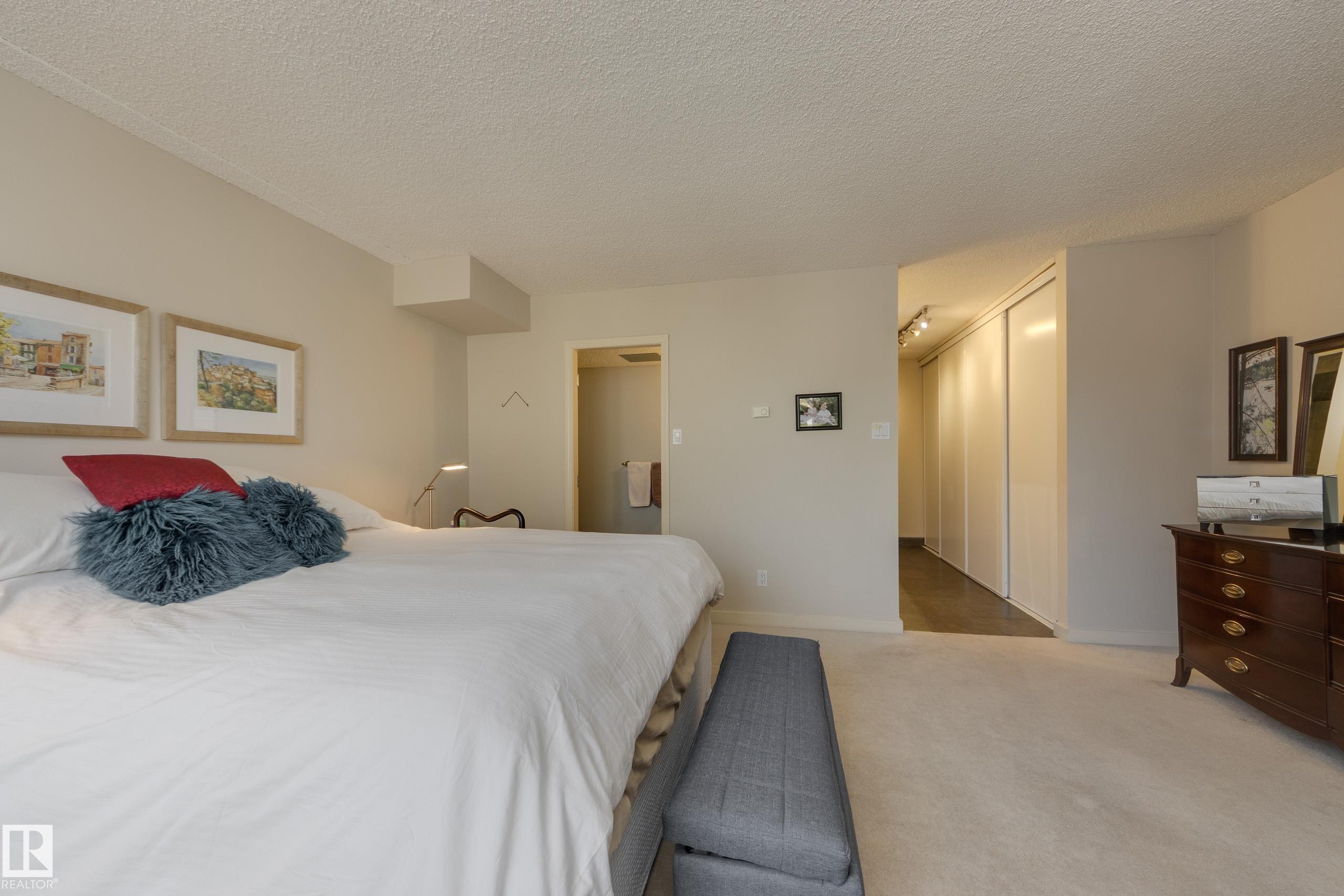 #7 9734 111 St Nw, Edmonton, AB - Indoor Photo Showing Bedroom