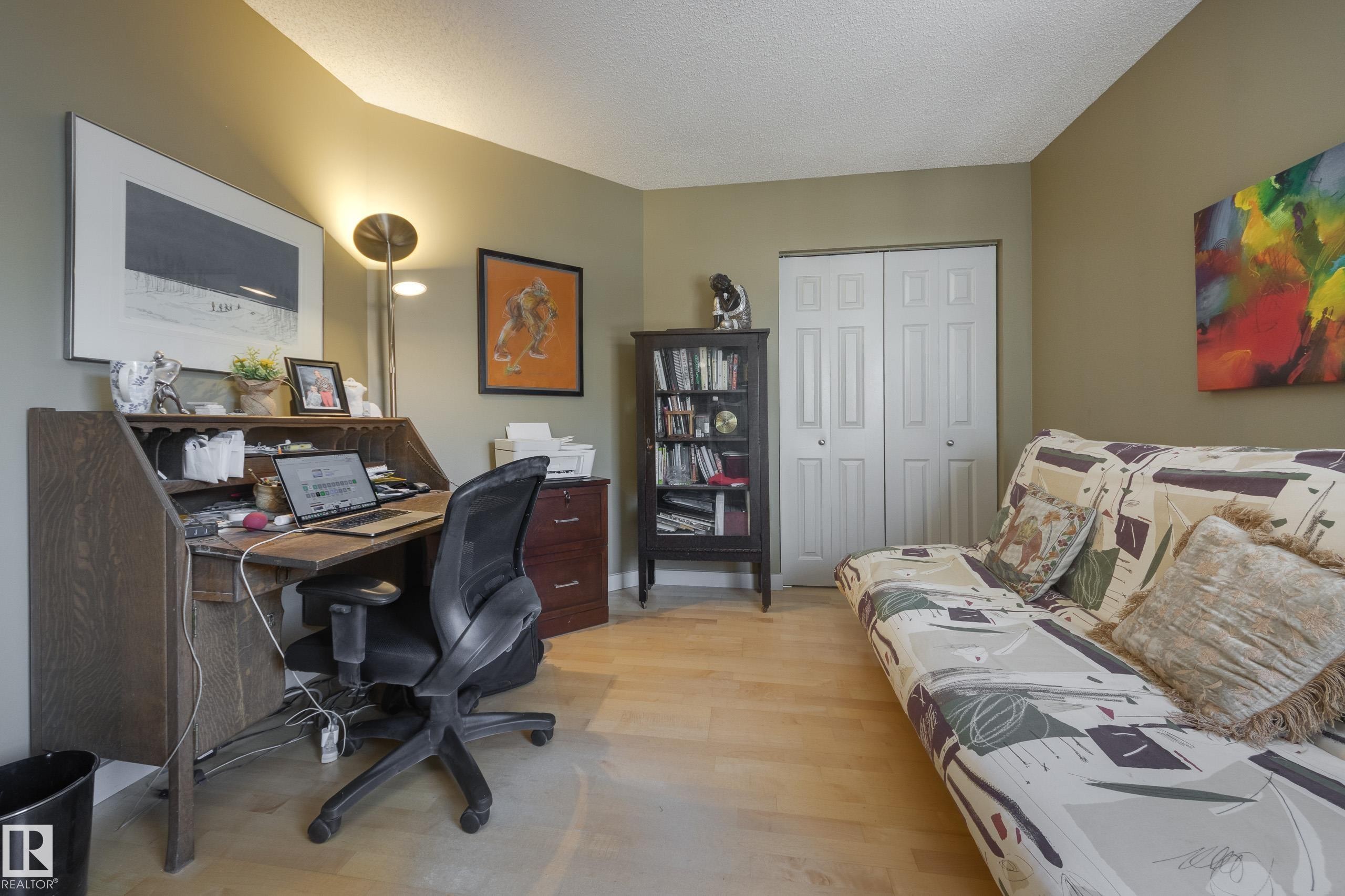 #7 9734 111 St Nw, Edmonton, AB - Indoor Photo Showing Office