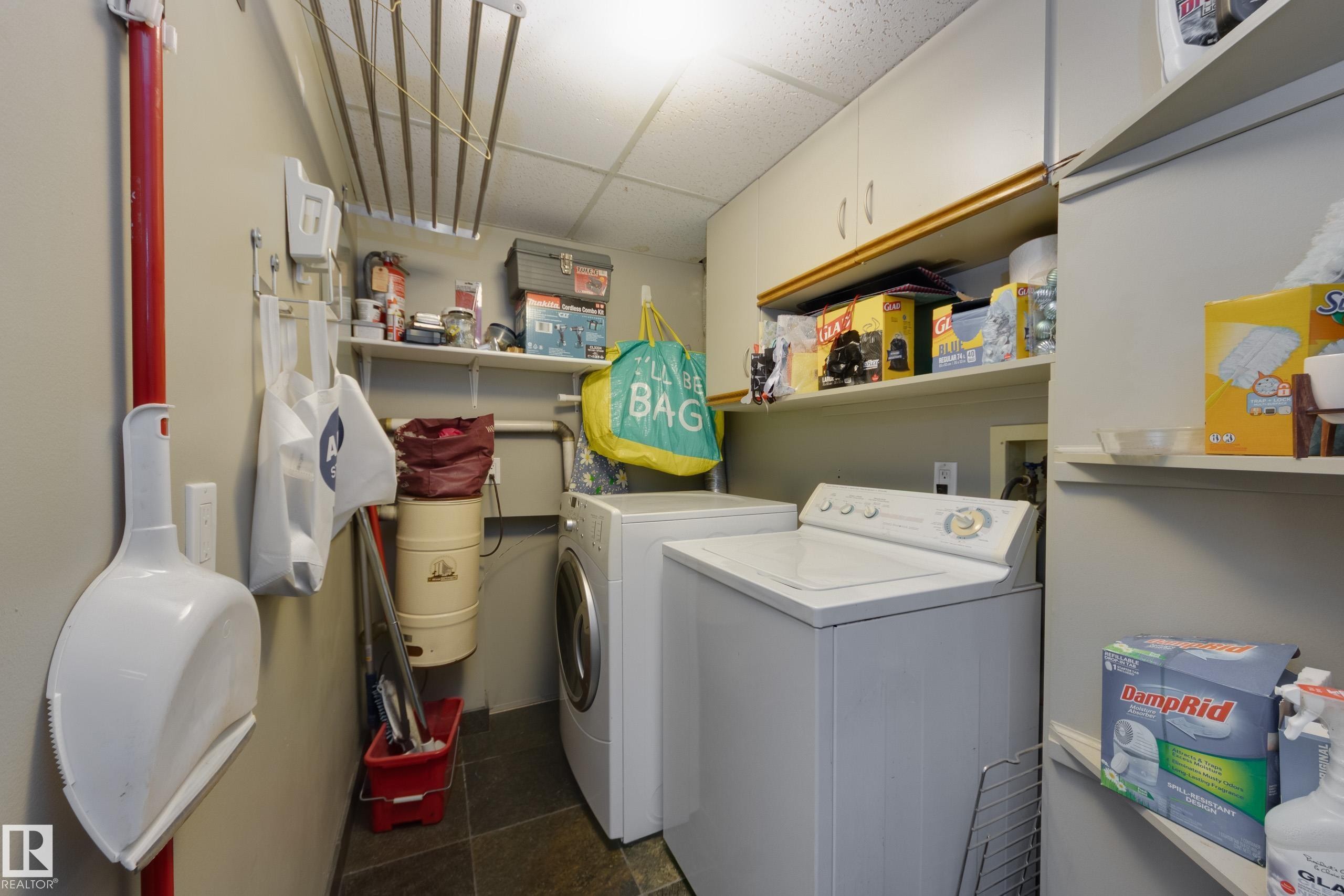 #7 9734 111 St Nw, Edmonton, AB - Indoor Photo Showing Laundry Room