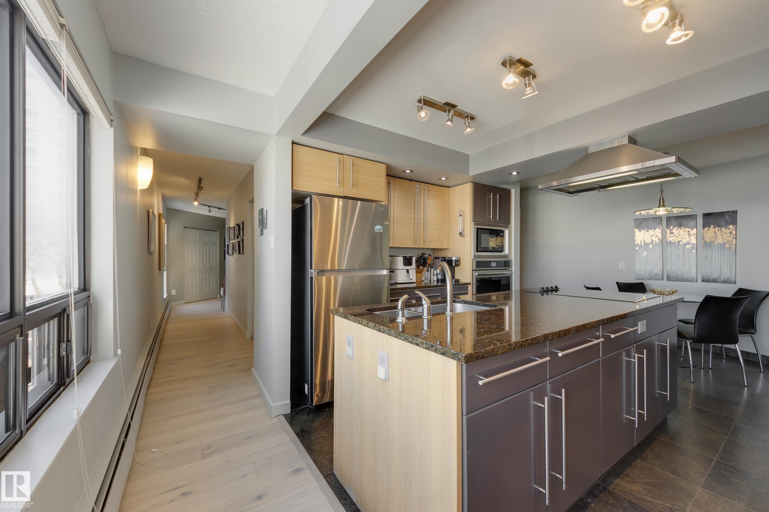 #7 9734 111 St Nw, Edmonton, AB - Indoor Photo Showing Kitchen