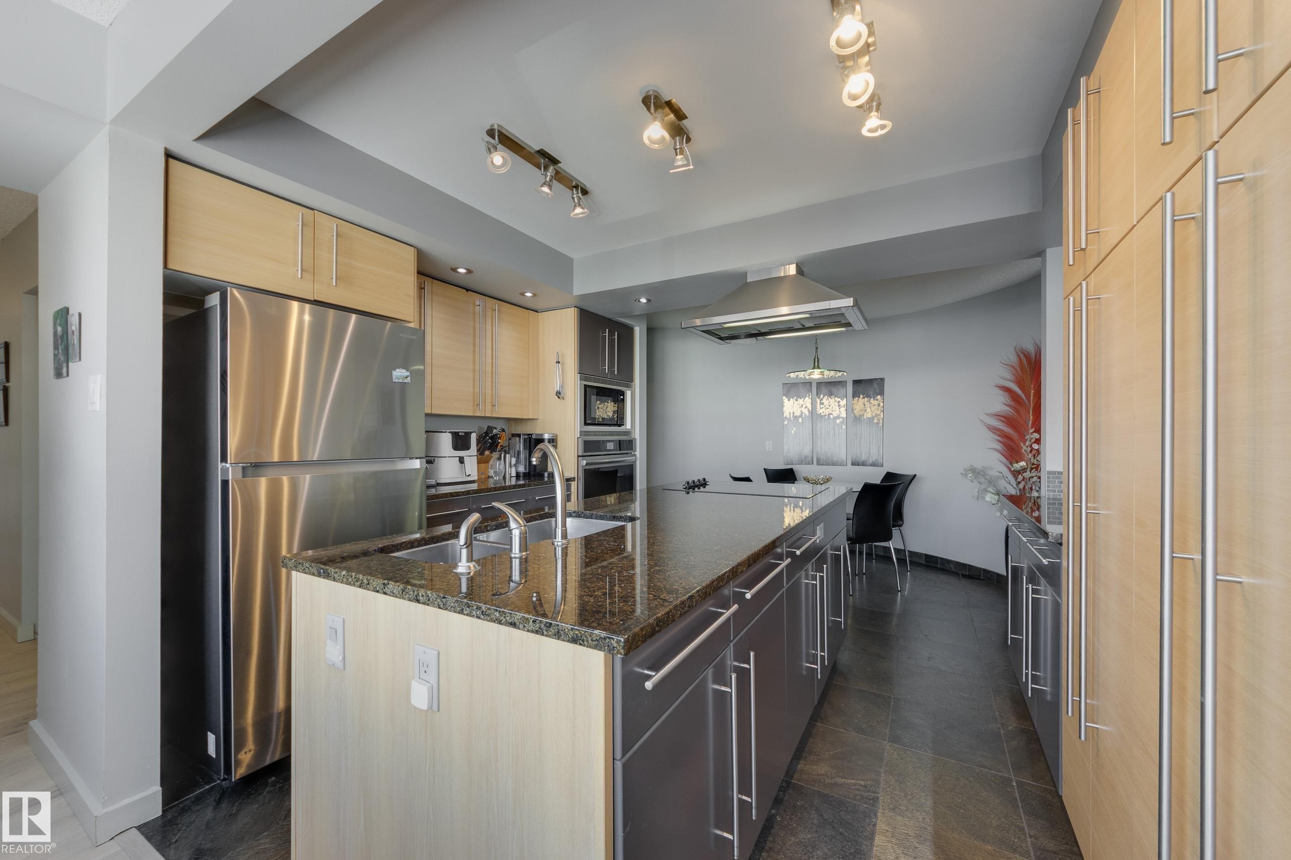 #7 9734 111 St Nw, Edmonton, AB - Indoor Photo Showing Kitchen